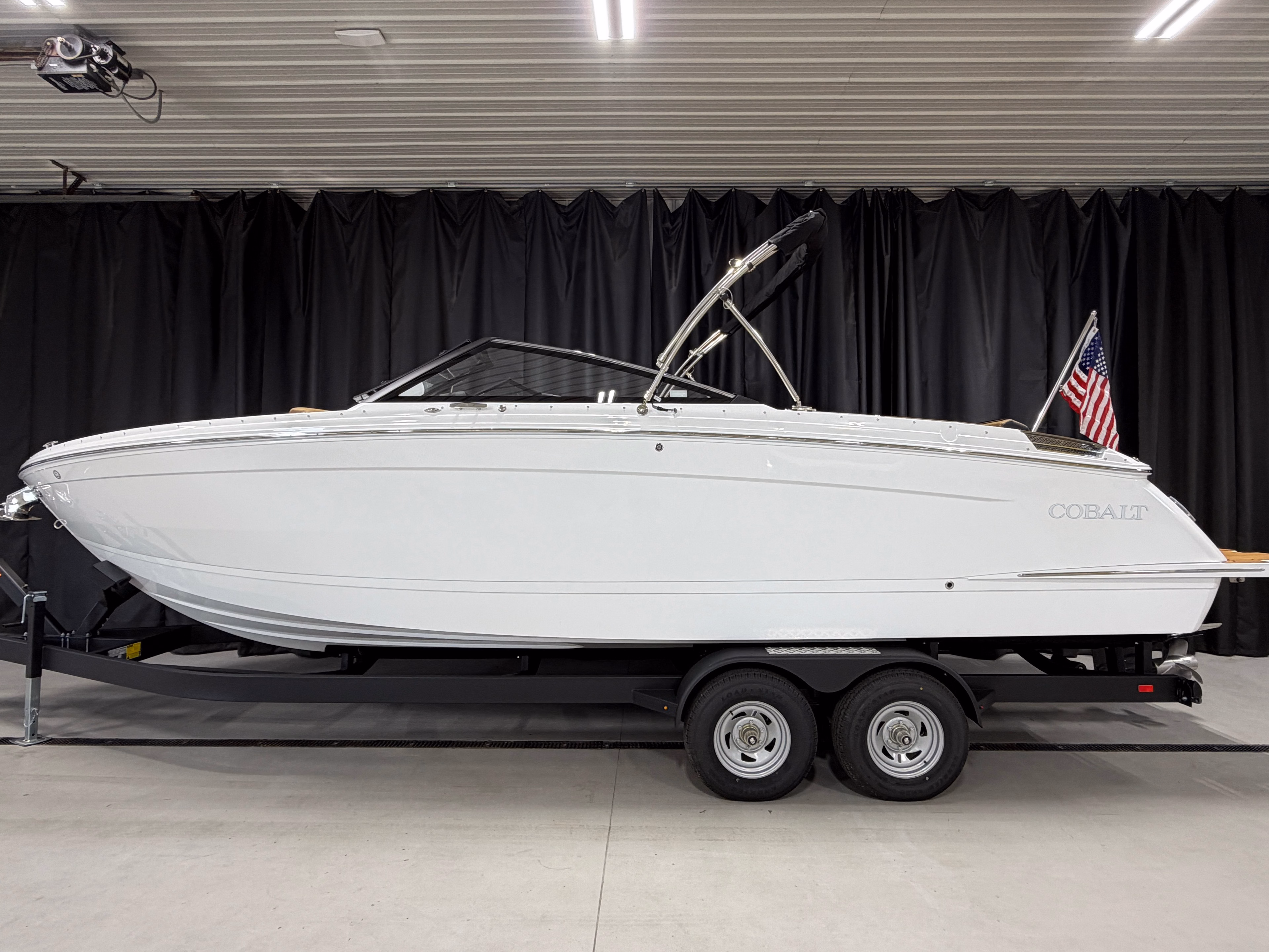 2027 Cobalt Boats R8 
