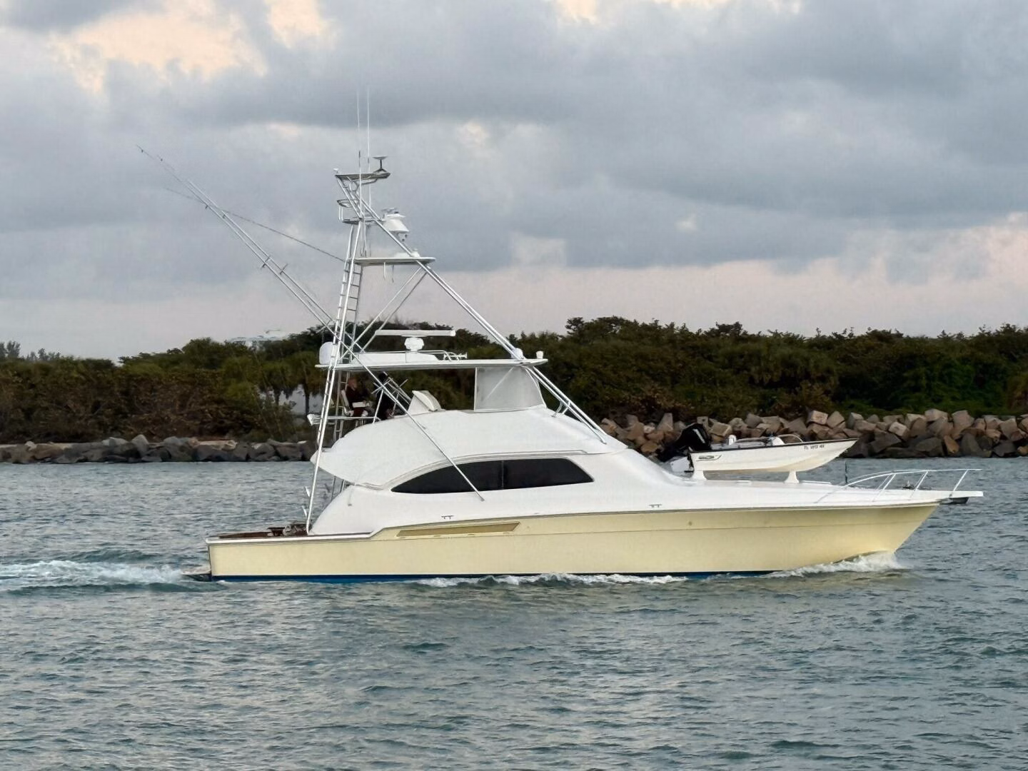 2004 Bertram Convertible 570