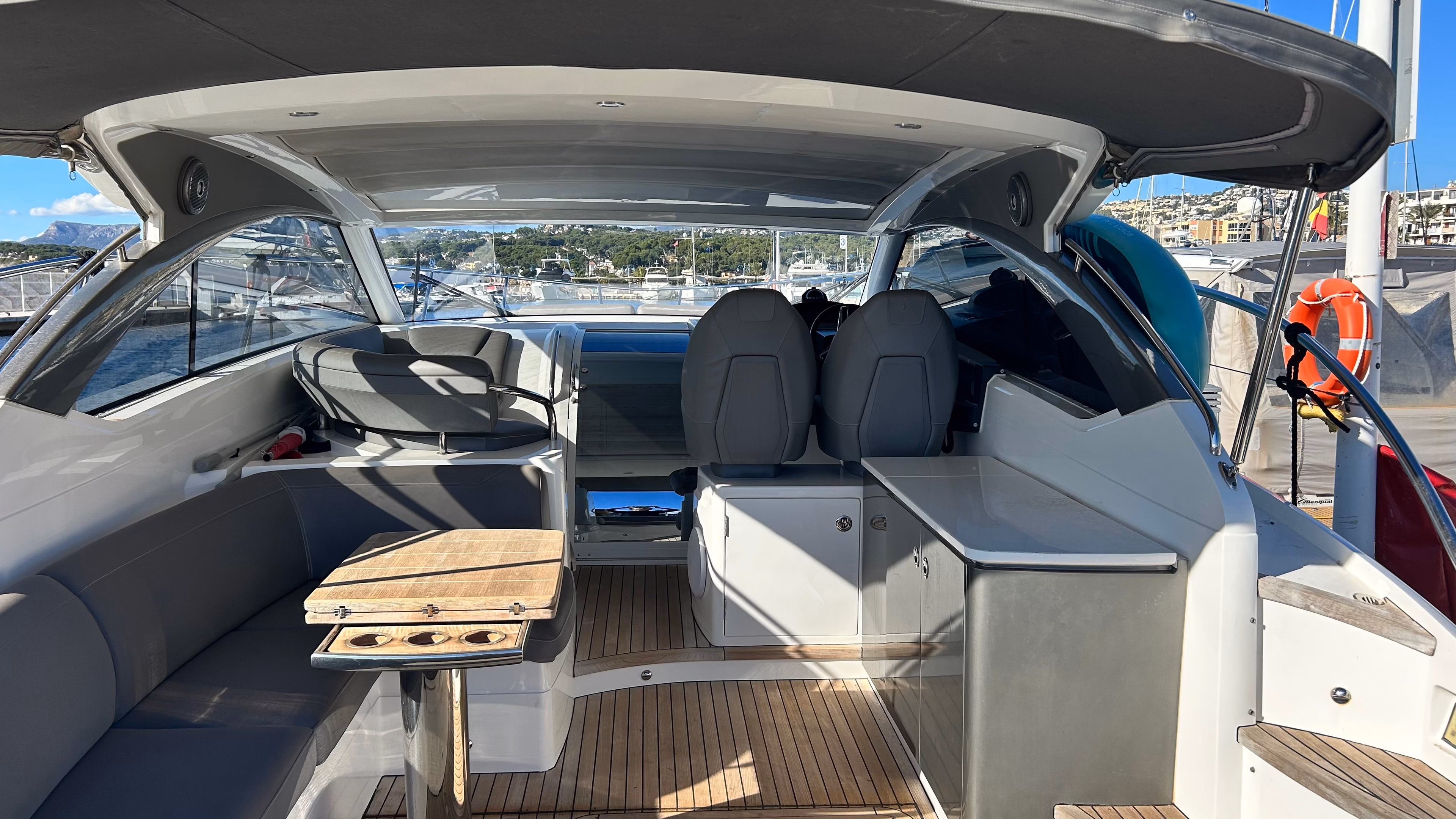 2018 Princess Yachts V40 