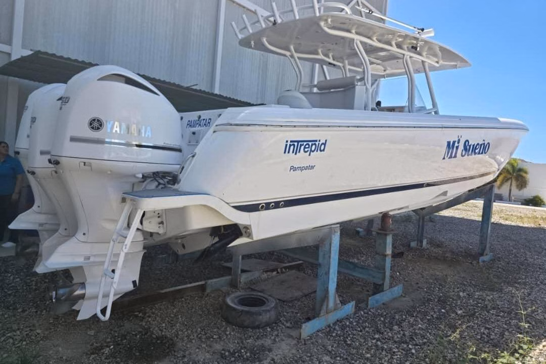 2012 Intrepid Powerboats 400 Cuddy 