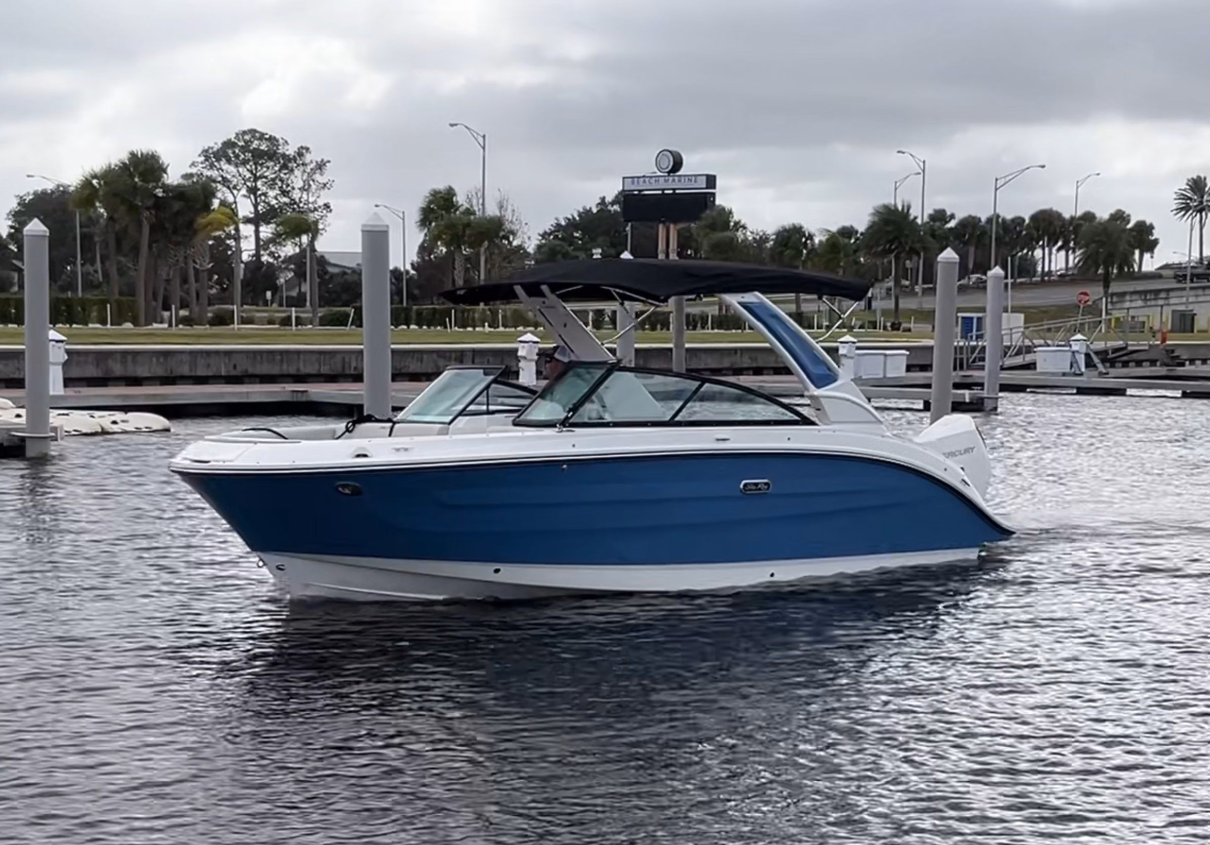 2027 Sea Ray SDX 250 Outboard