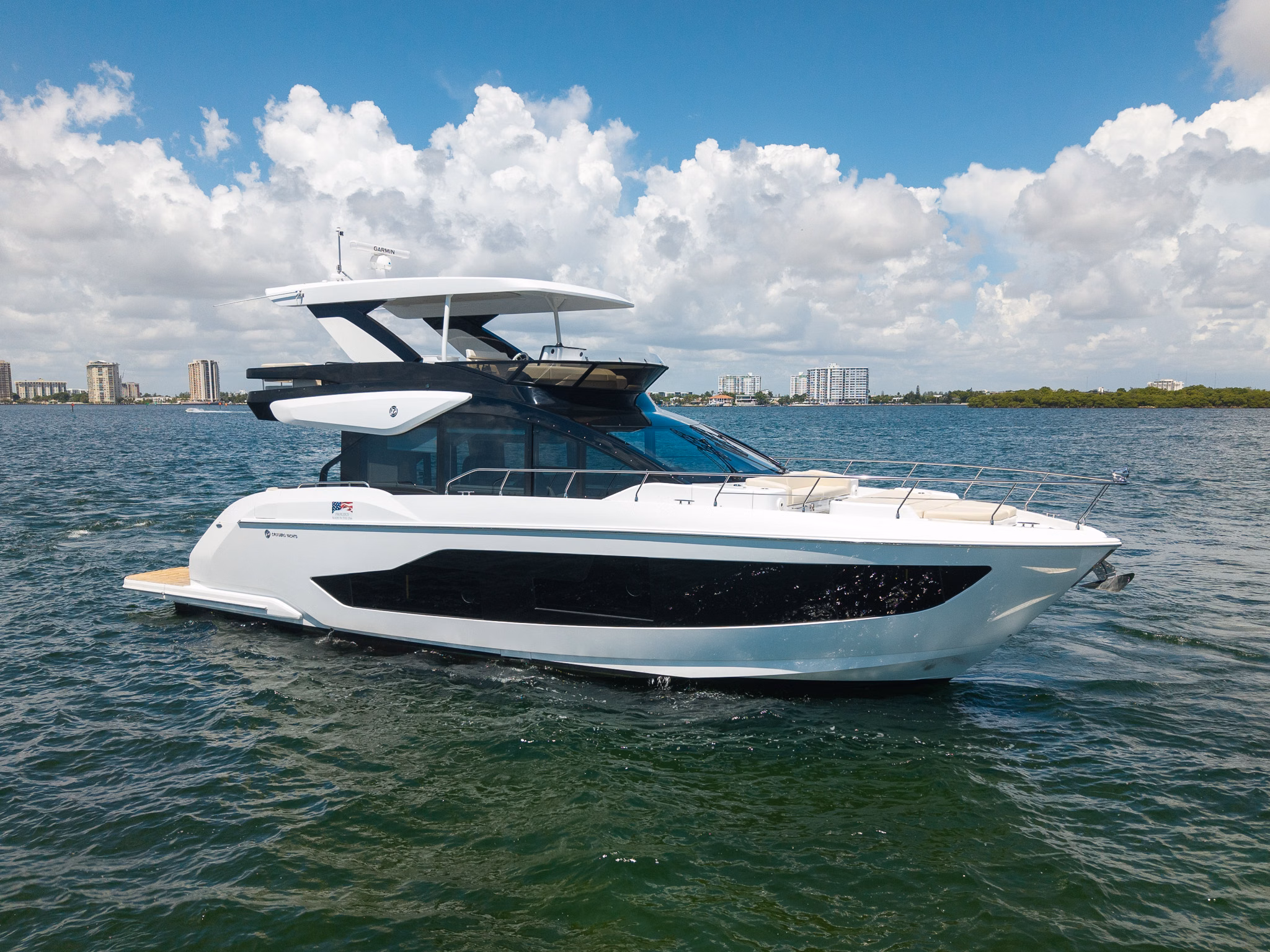 2026 Cruisers Yachts 57 FLY