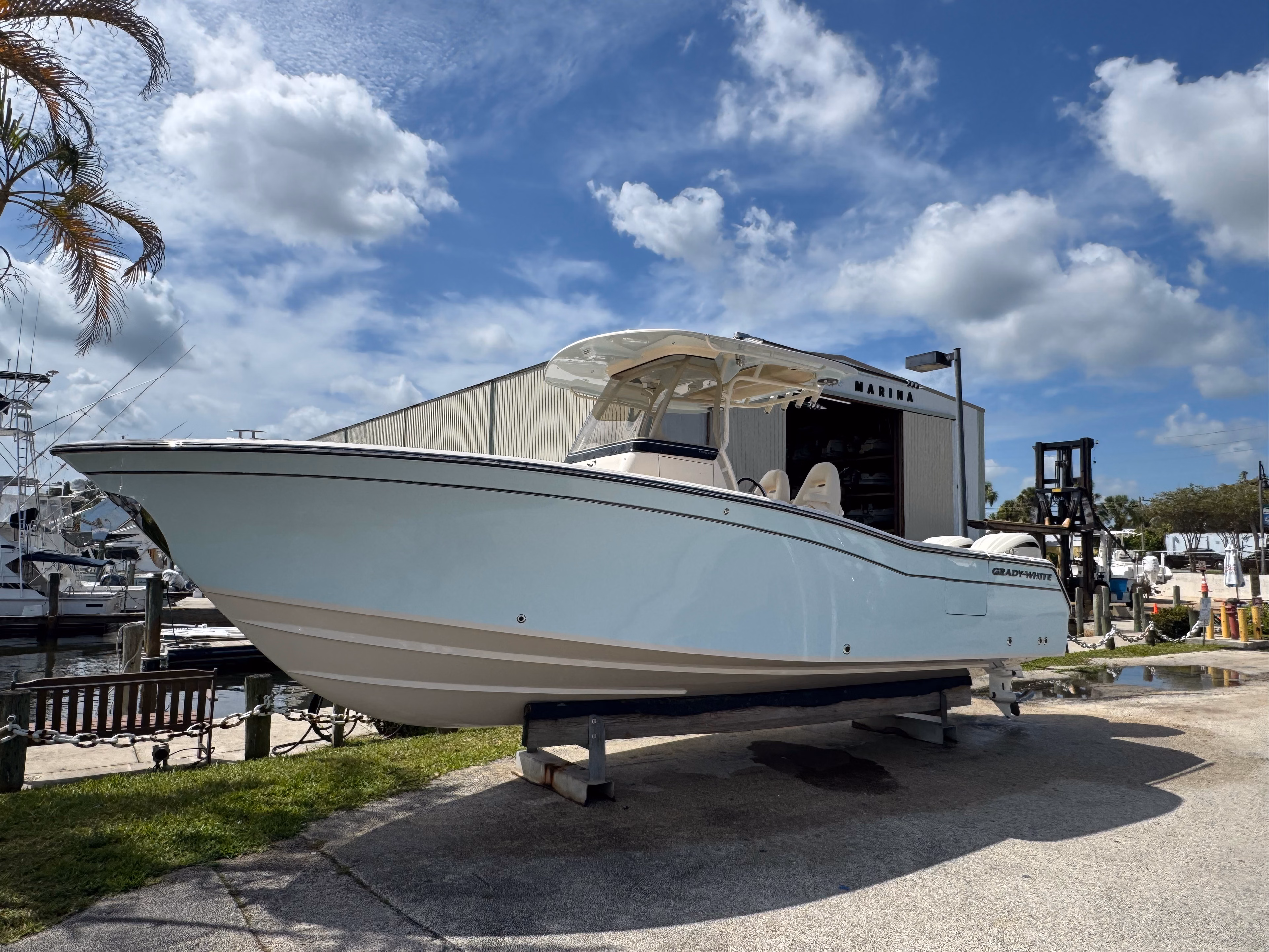 2025 Grady-White Boats Canyon 271