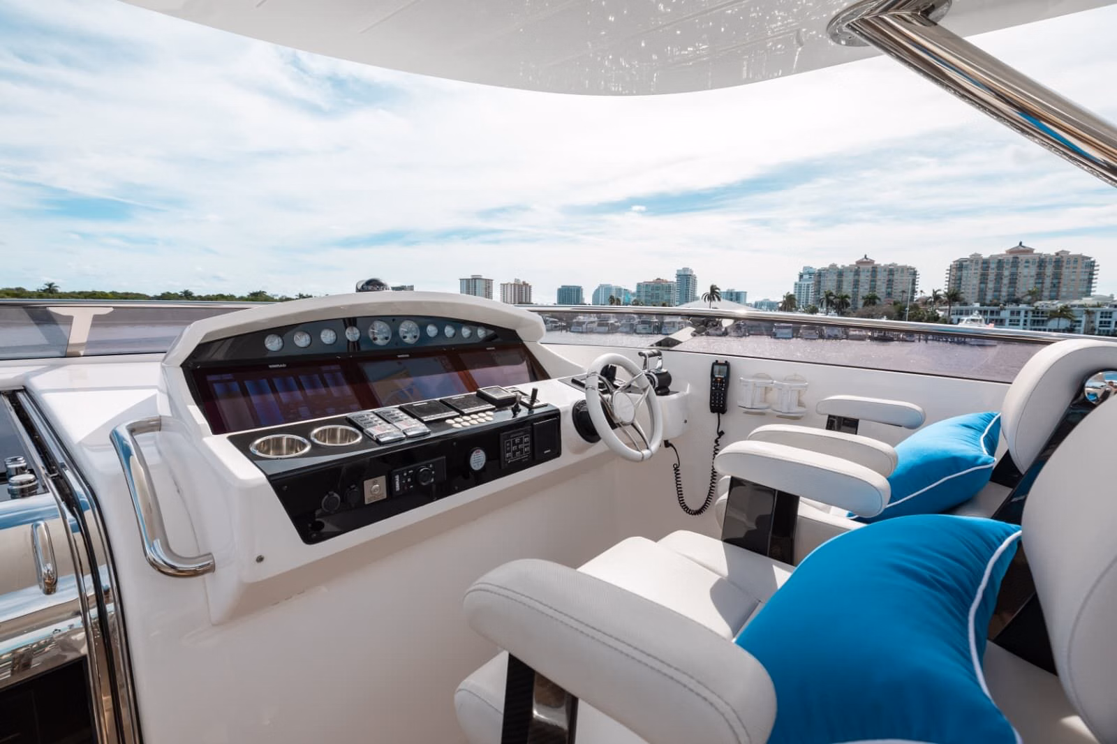 2018 Sunseeker 95 Yacht 
