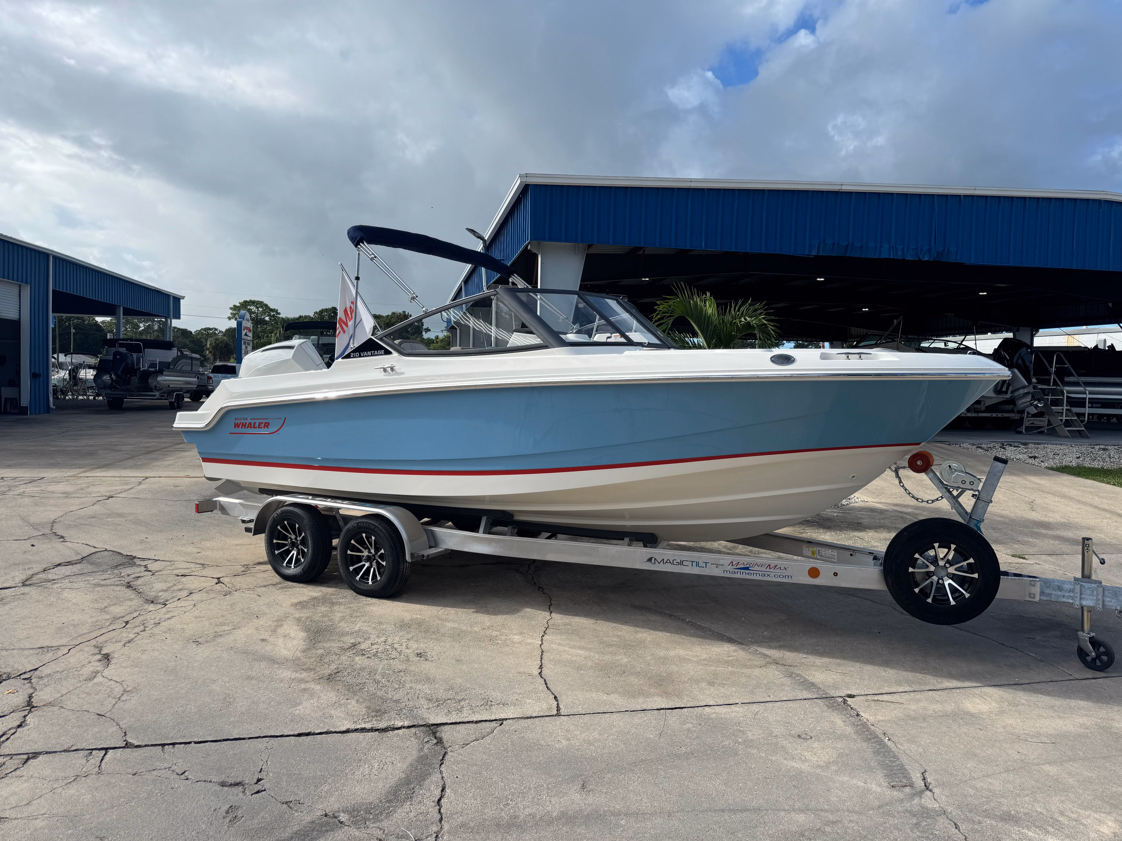2026 Boston Whaler 210 Vantage