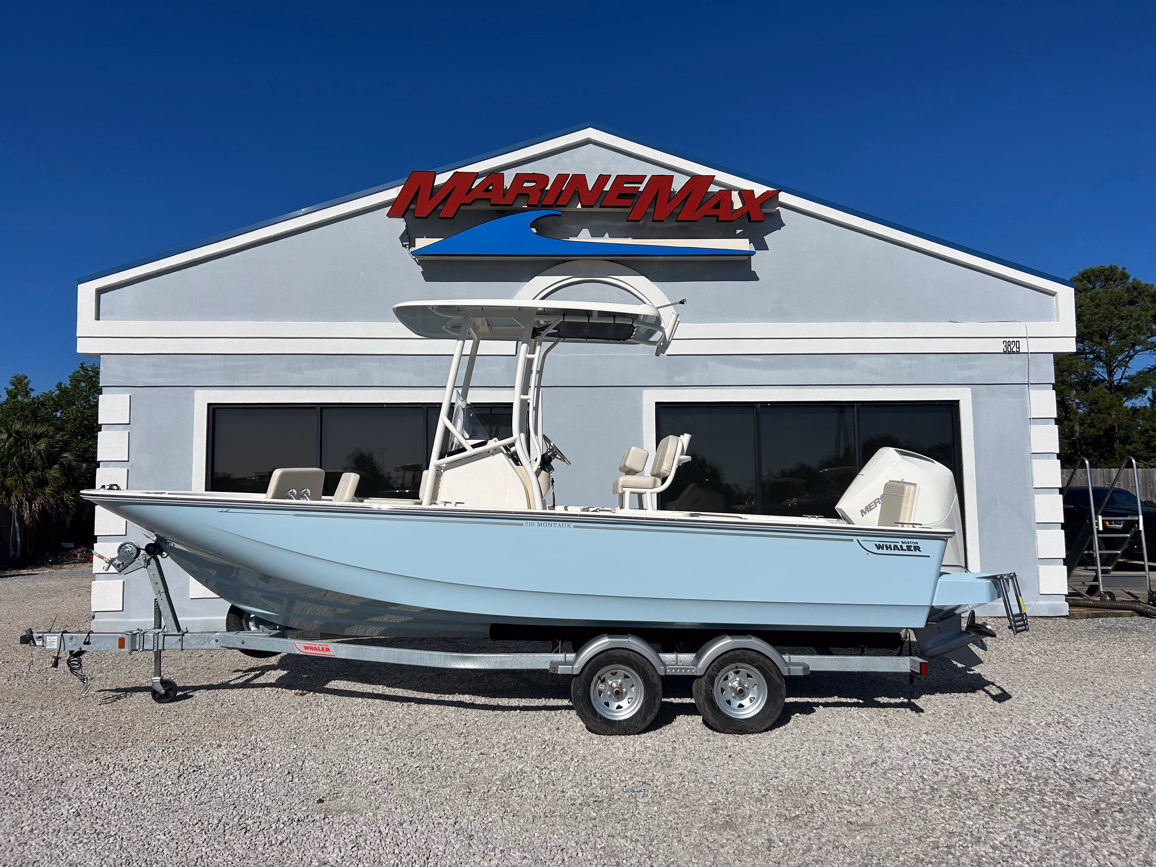 2027 Boston Whaler 210 Montauk 