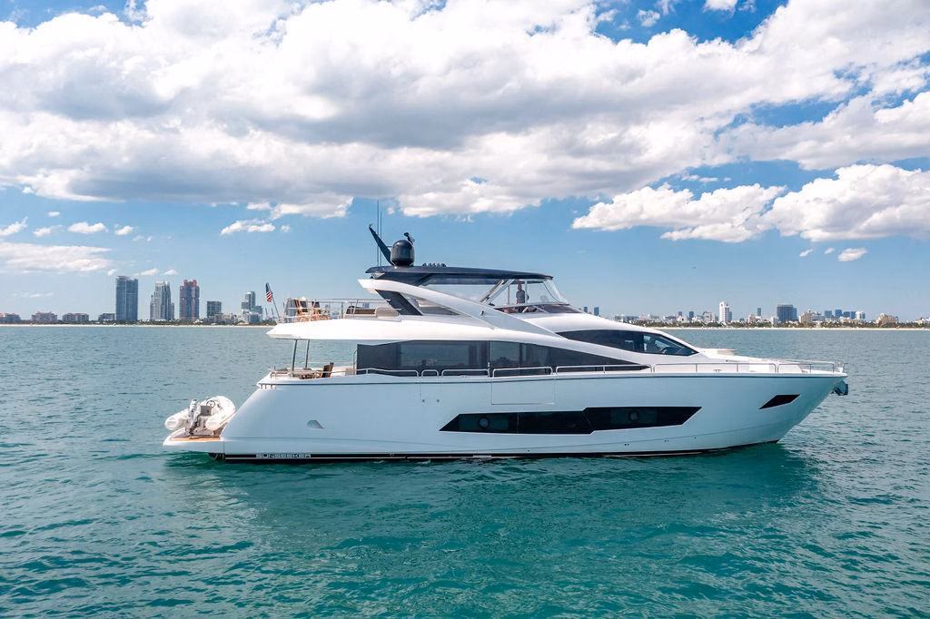 2021 Sunseeker 86 Yacht 