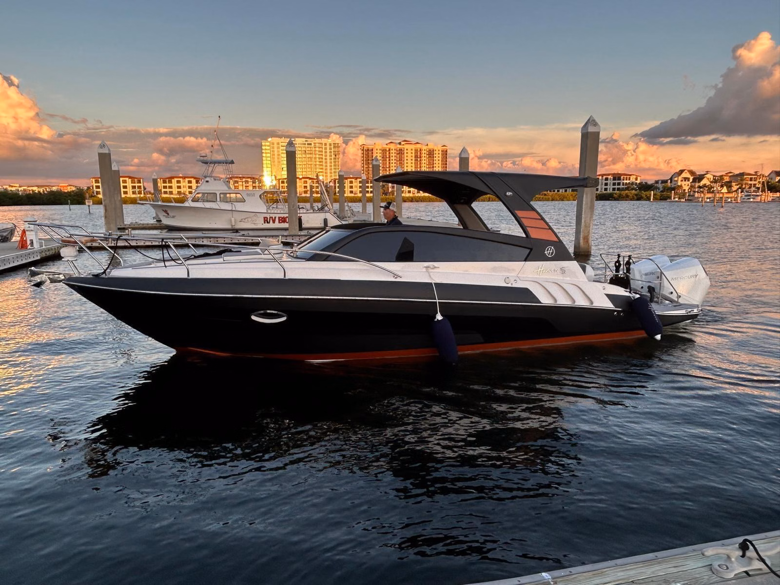 2025 Hanover Yachts 305
