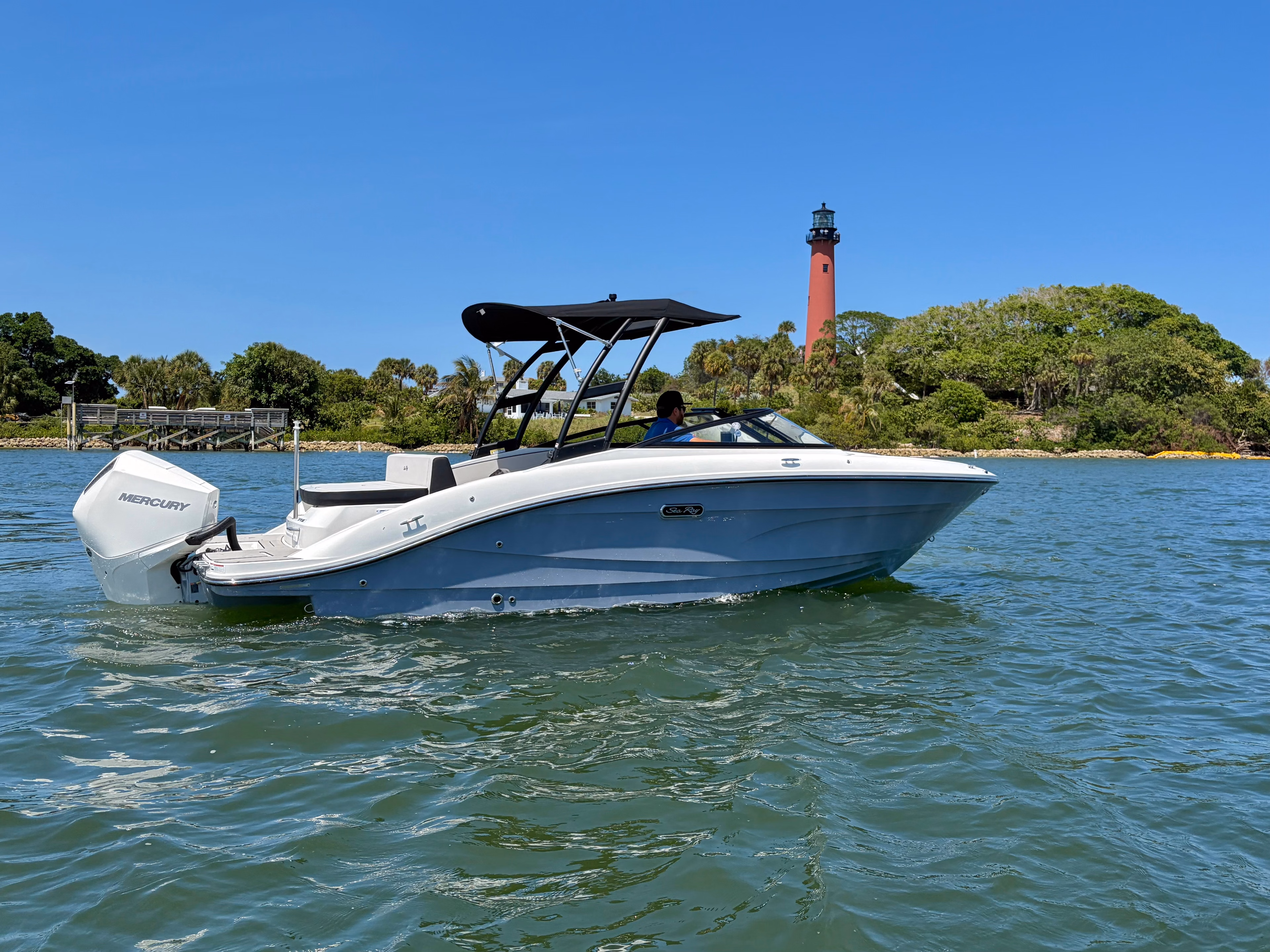 2026 Sea Ray SPX 210 Outboard