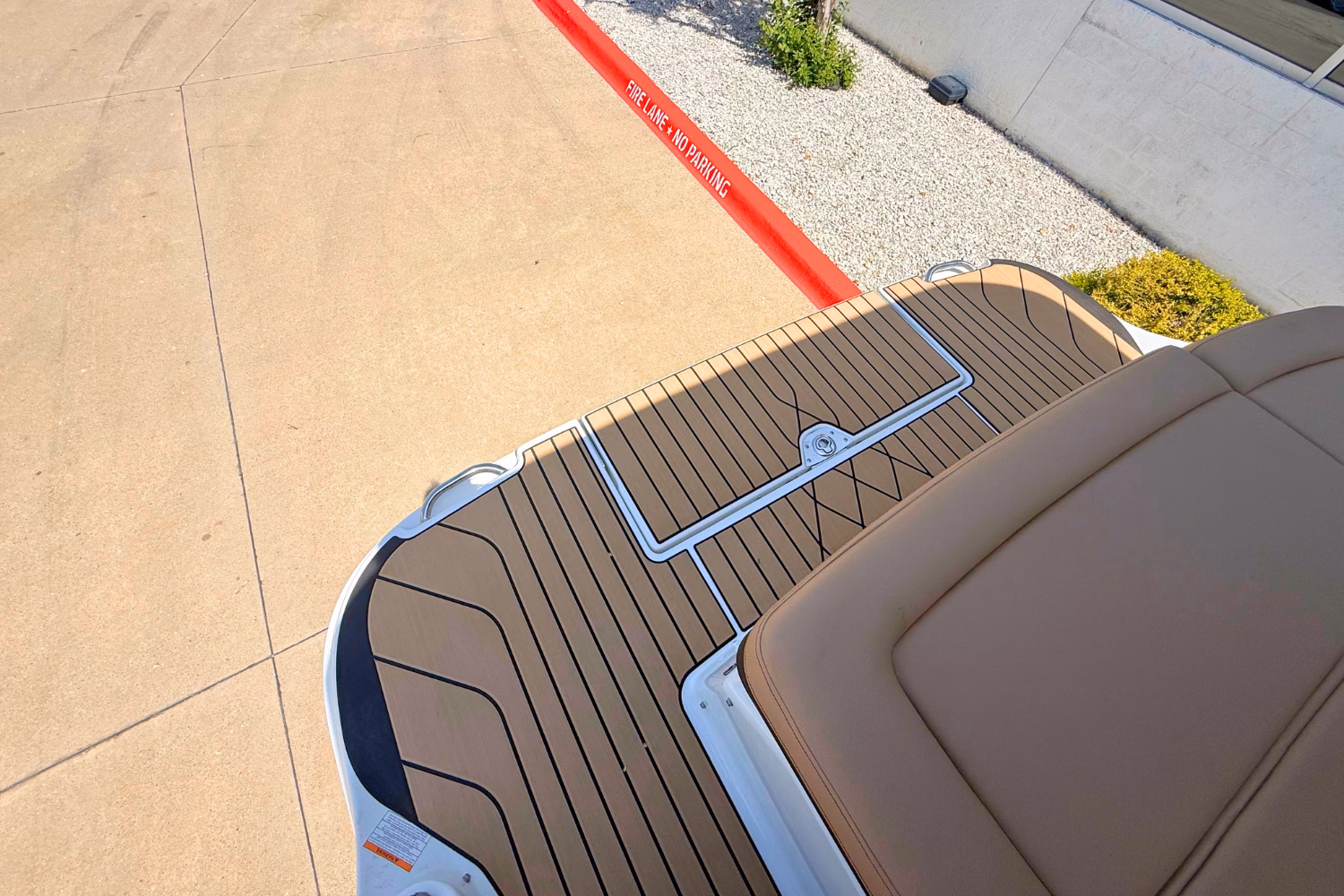 2027 Sea Ray SLX 260 