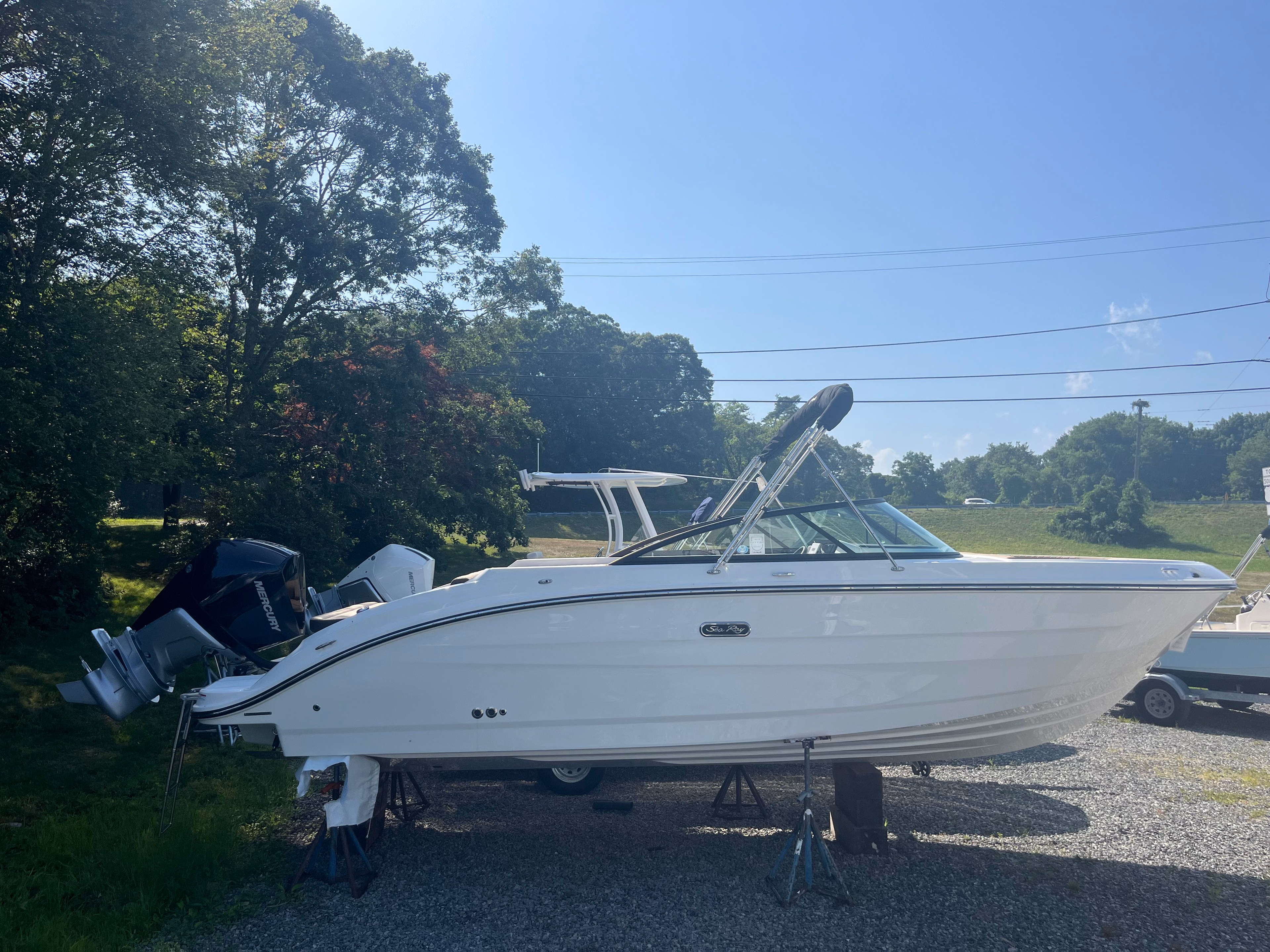 2026 Sea Ray SDX 250 Outboard