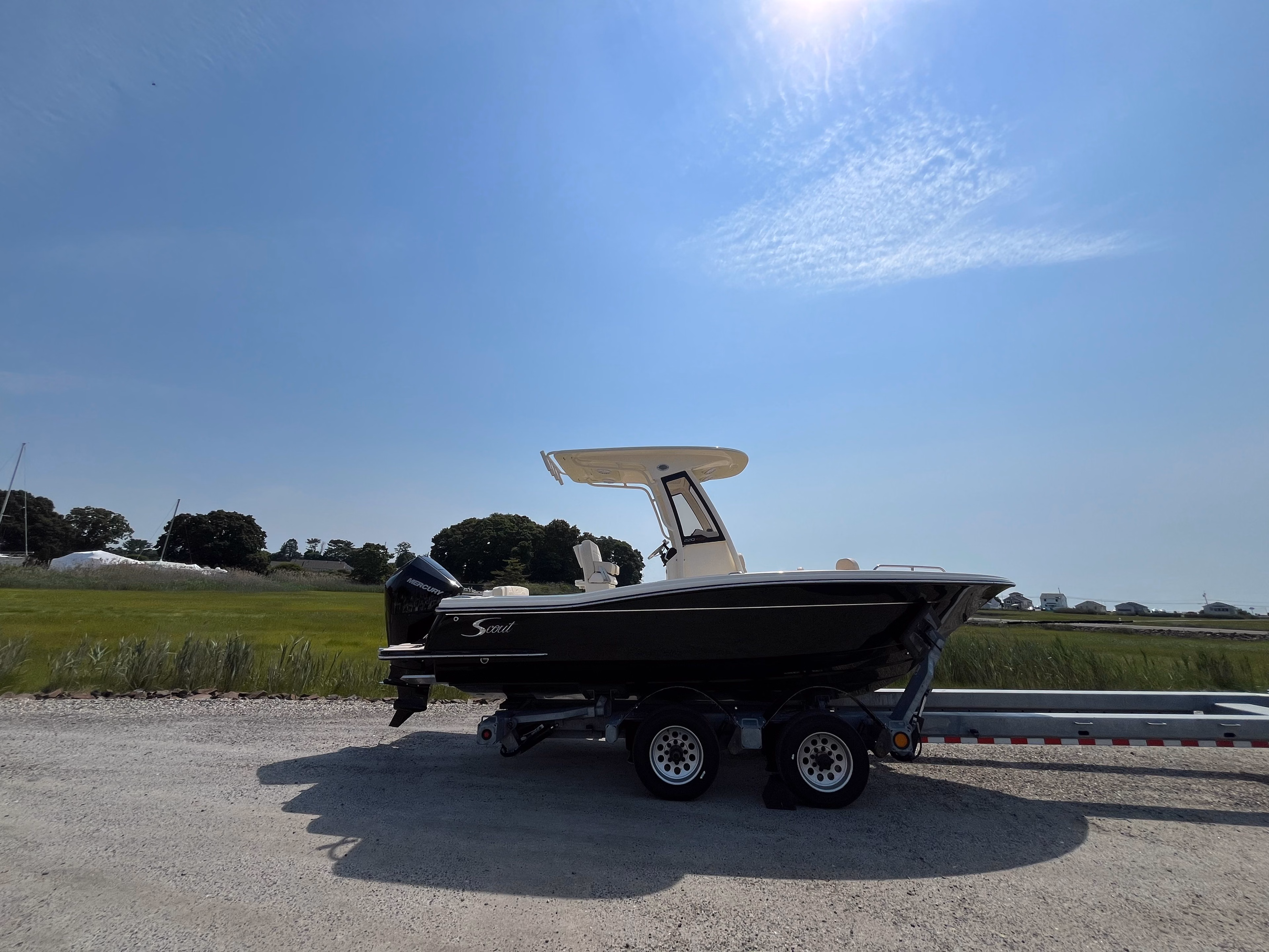 2027 Scout Boats 220 XSF