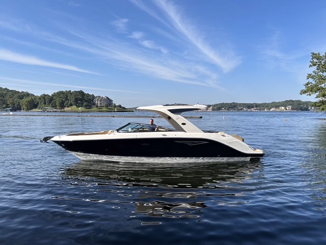 2027 Sea Ray SLX 310 