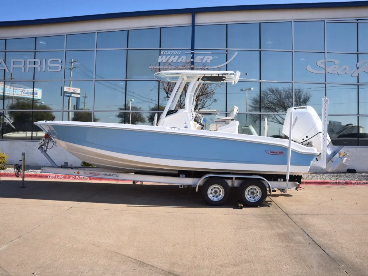 2026 Boston Whaler 250 Dauntless
