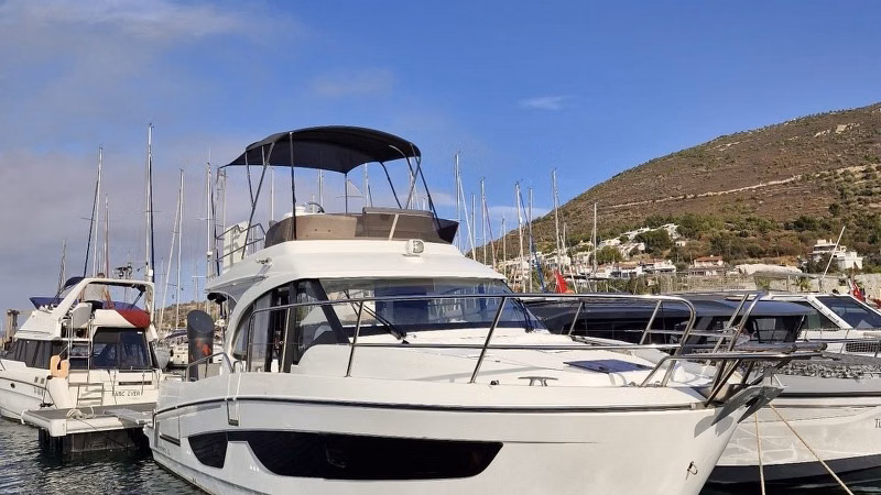 2022 Beneteau Antares 11 Fly 