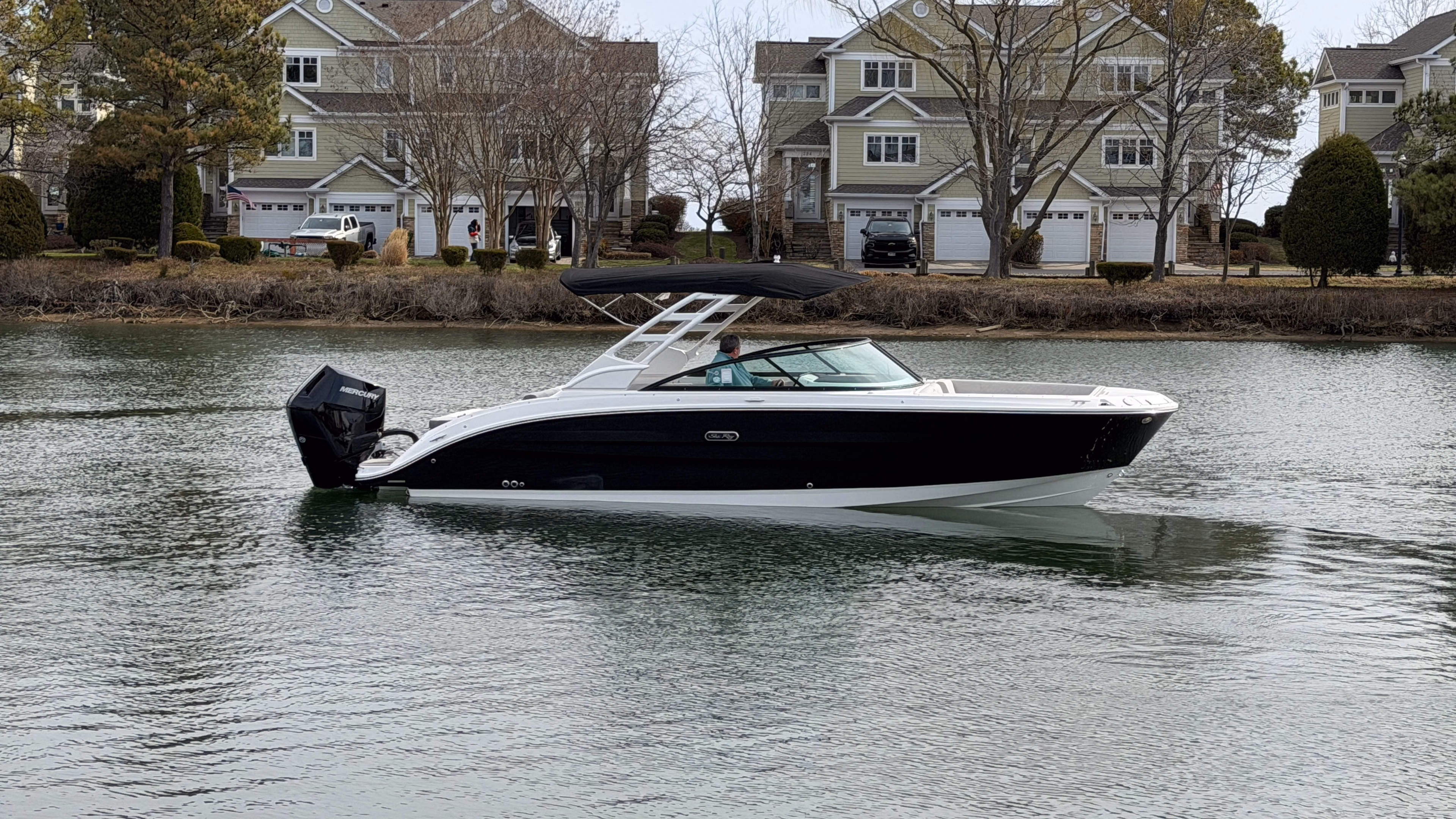 2026 Sea Ray SDX 270 Outboard