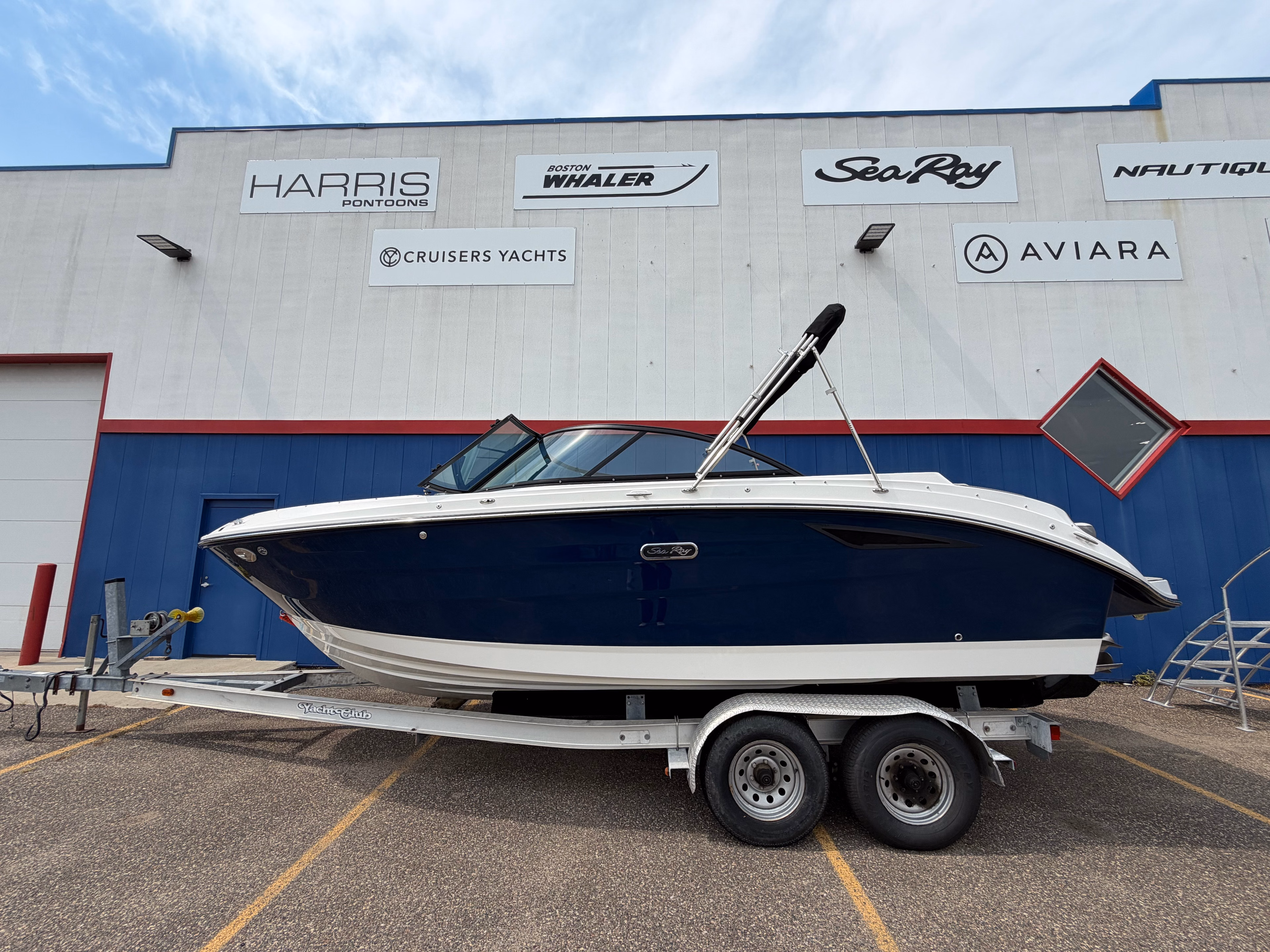 2026 Sea Ray SDX 230
