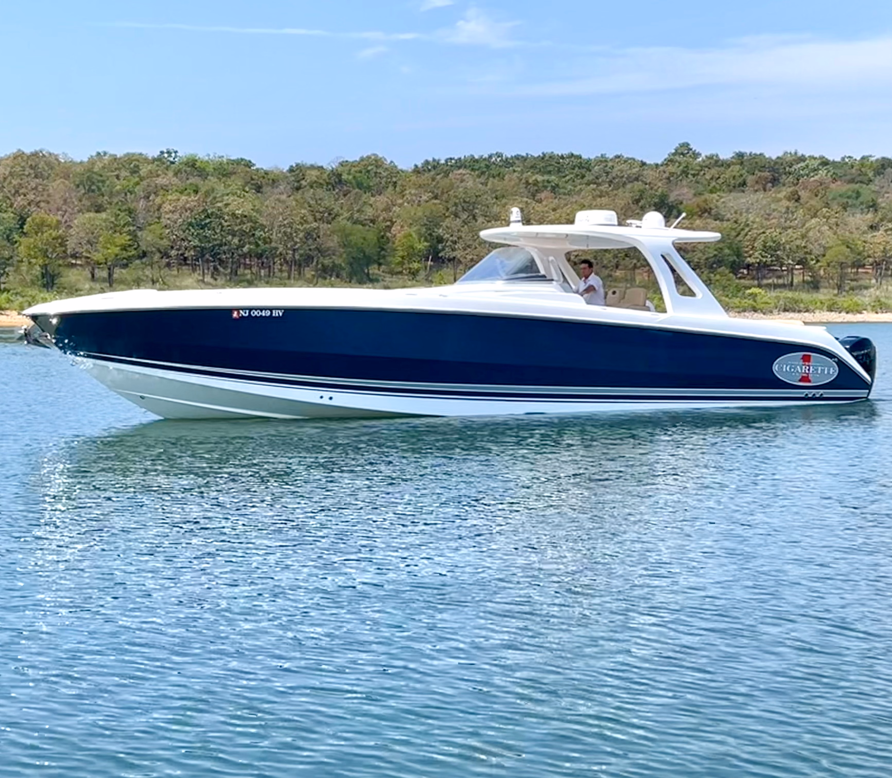 2016 Cigarette Racing 42 Huntress 