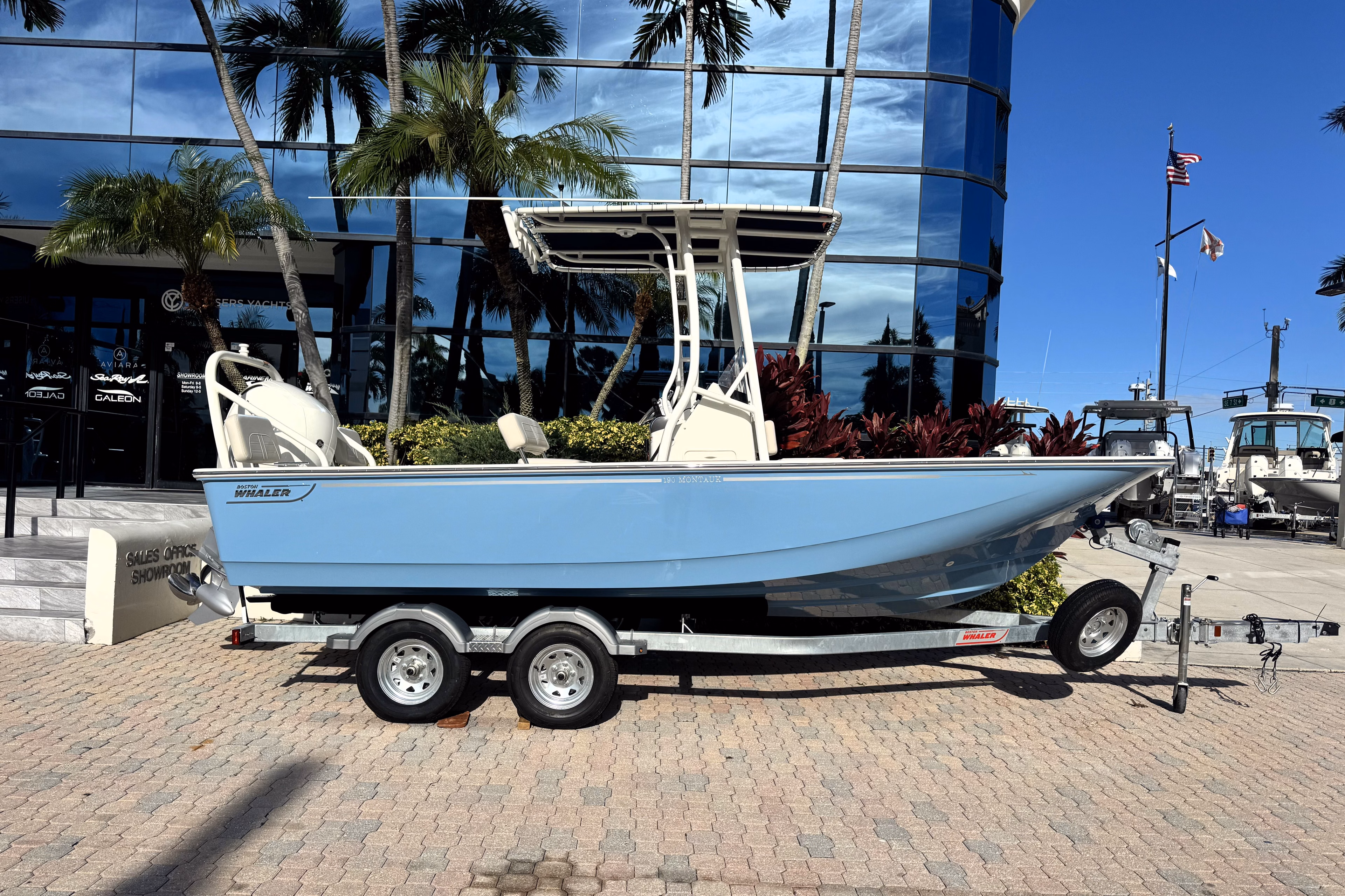2027 Boston Whaler 190 Montauk