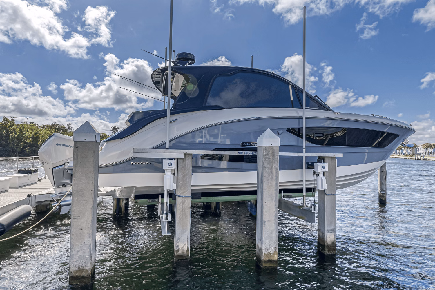 2022 Sea Ray Sundancer 370 Outboard