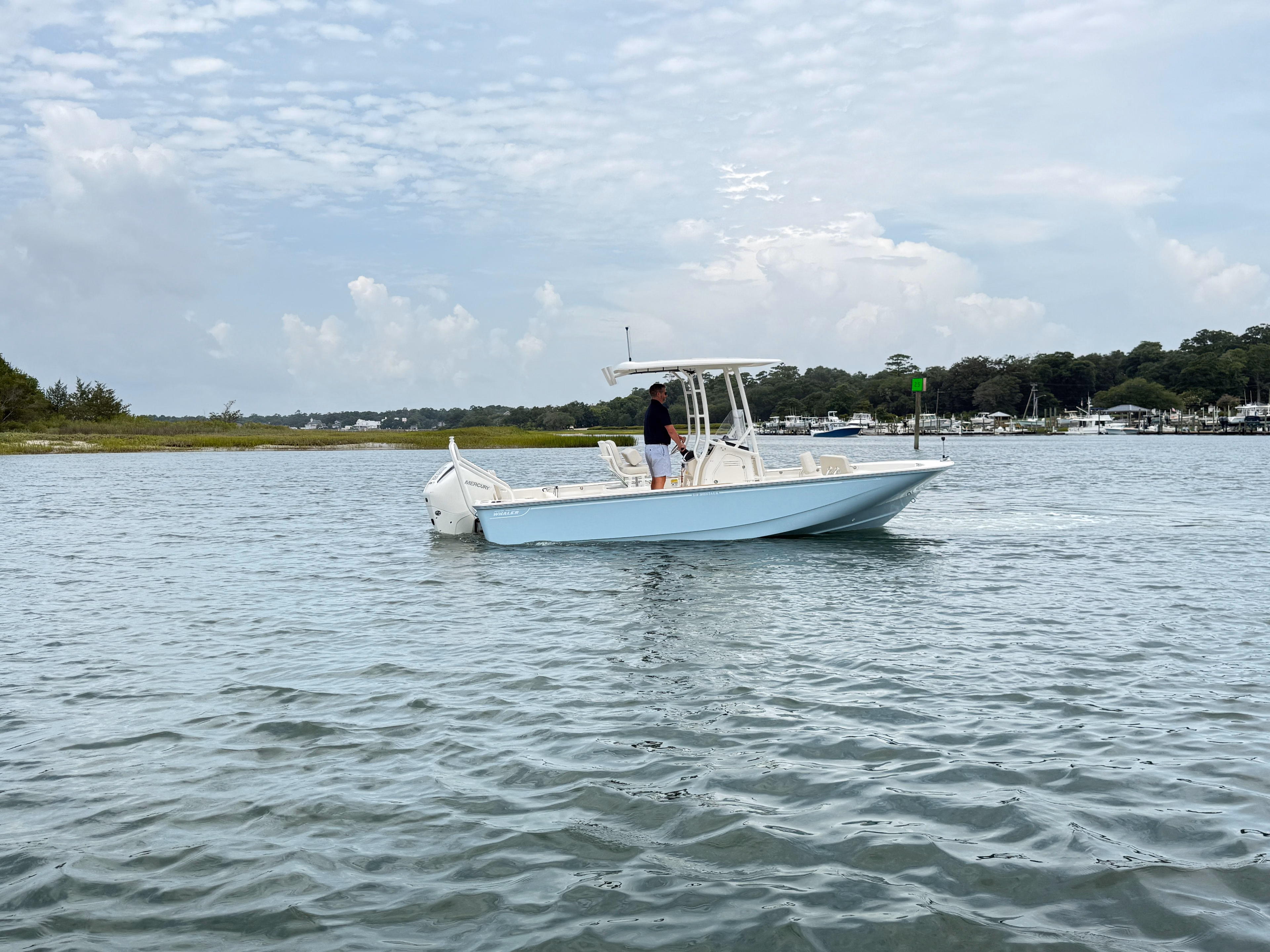 2027 Boston Whaler 210 Montauk 