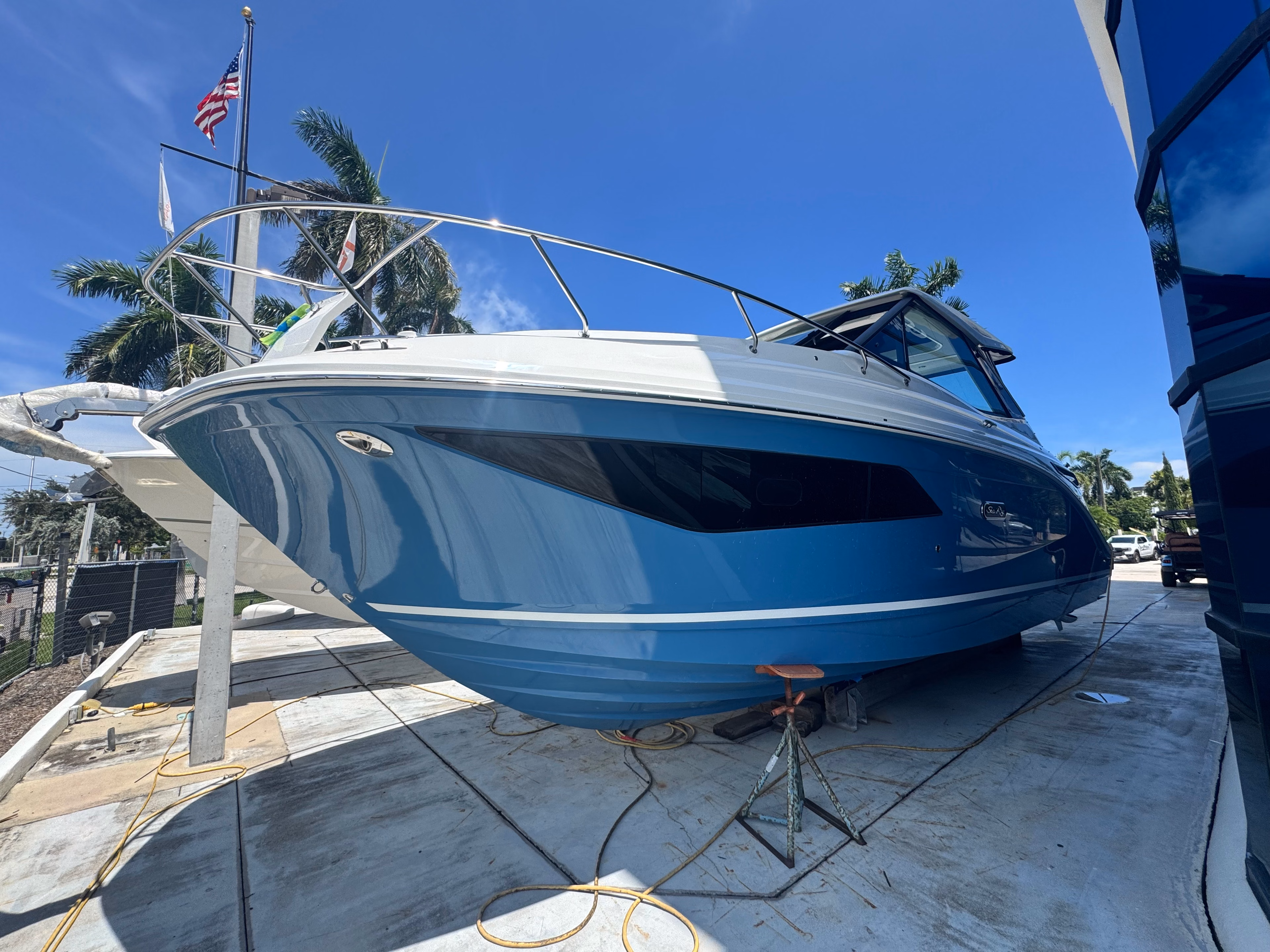 2027 Sea Ray Sundancer 320 Outboard 