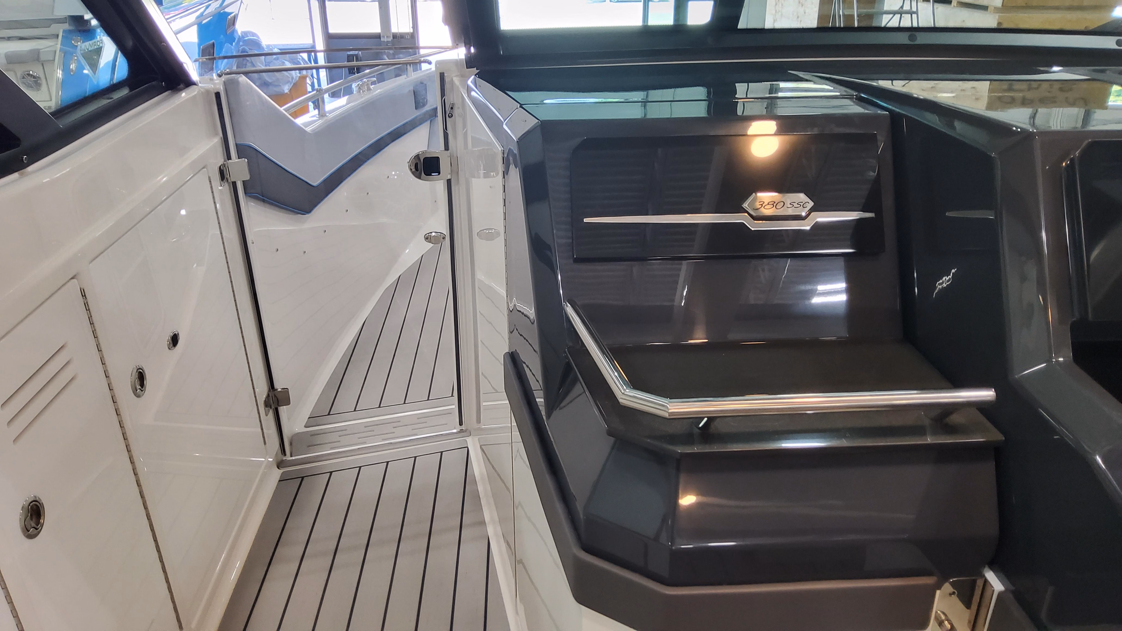 2025 Formula Boats 380 Super Sport Crossover 