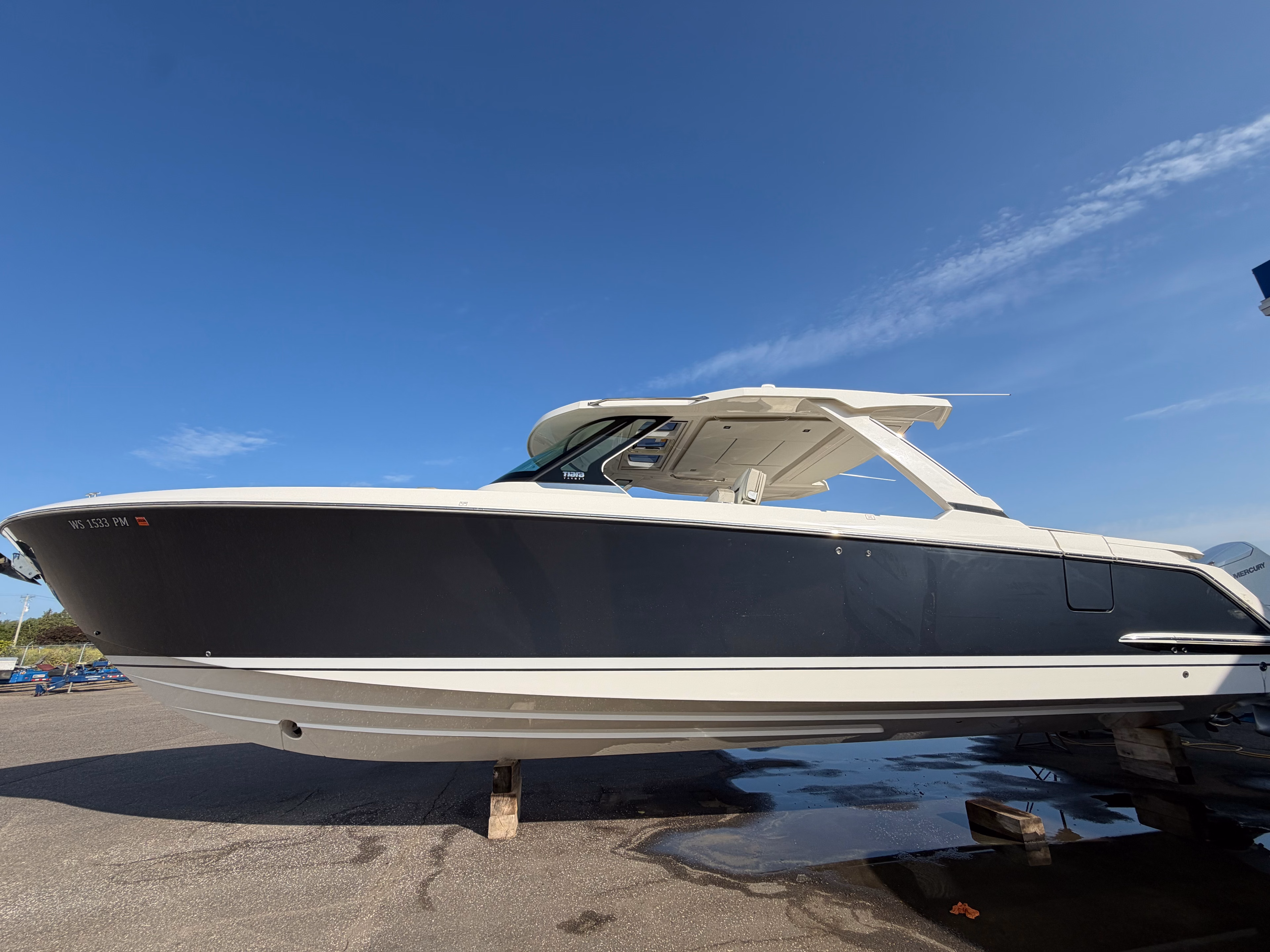 2022 Tiara Yachts 43LS 