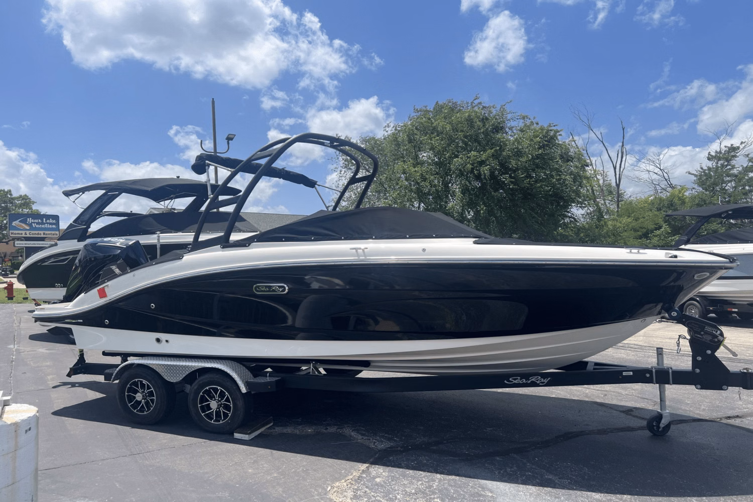 2025 Sea Ray SPX 210 Outboard