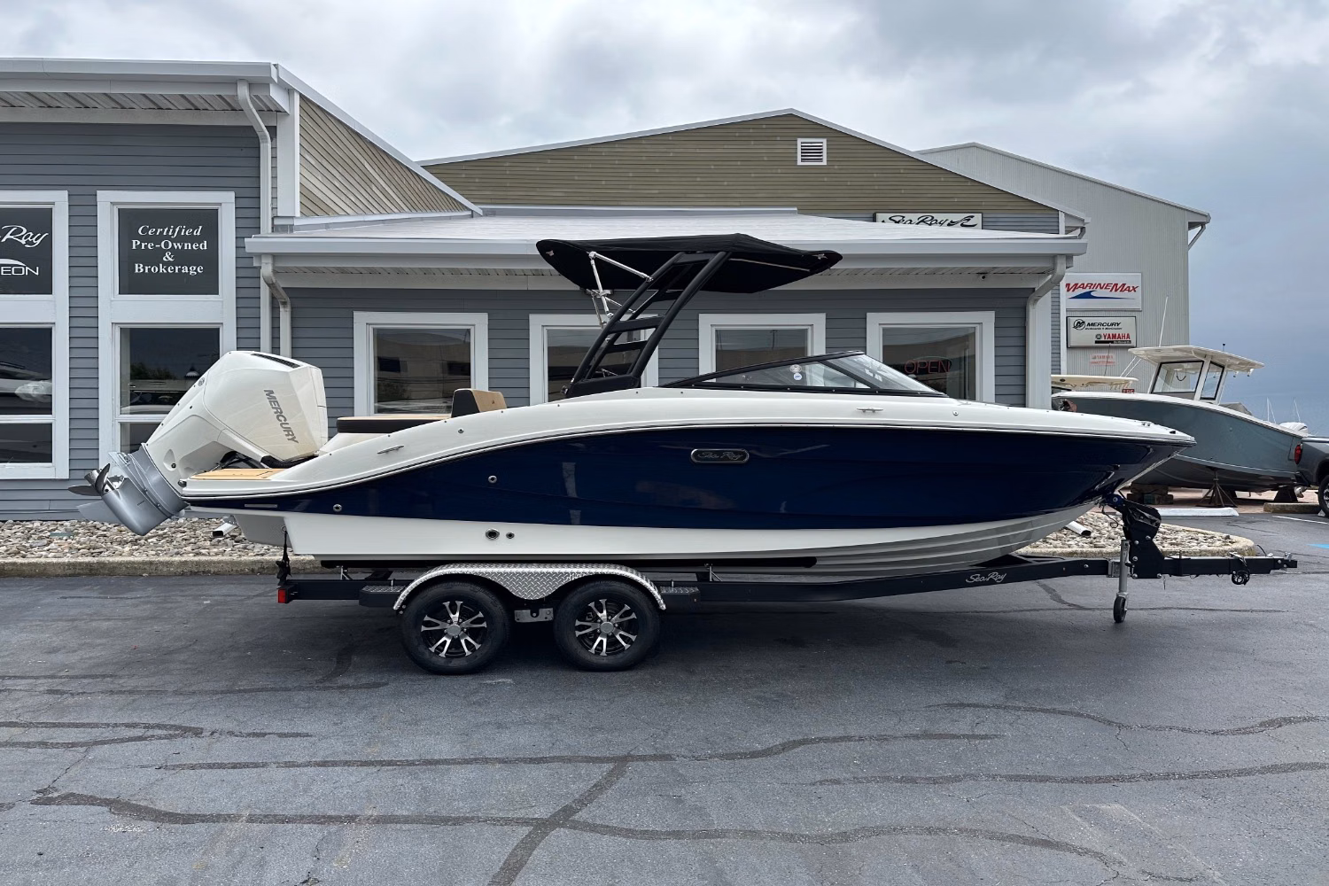 2027 Sea Ray SPX 210 Outboard