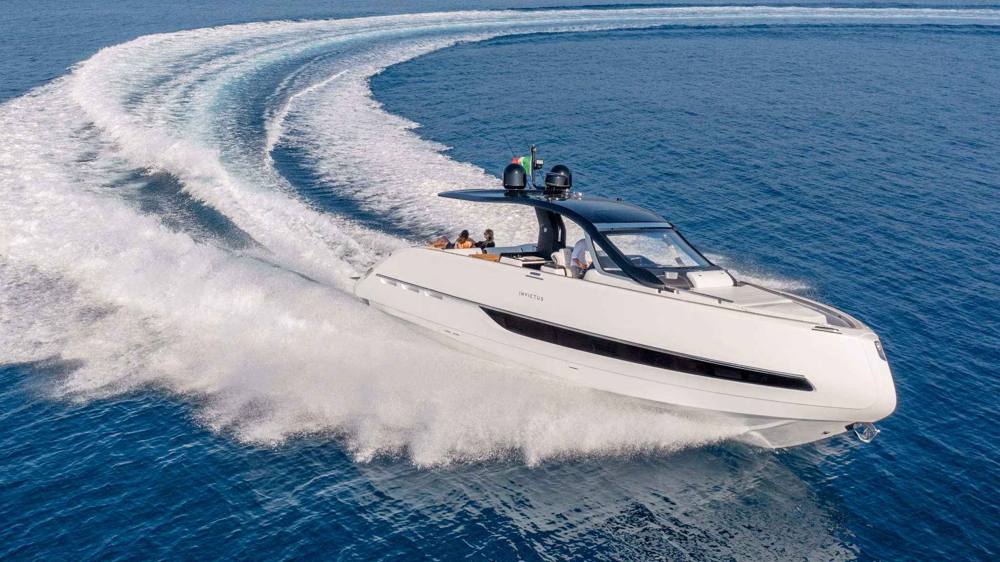 2025 Invictus Yachts TT420 