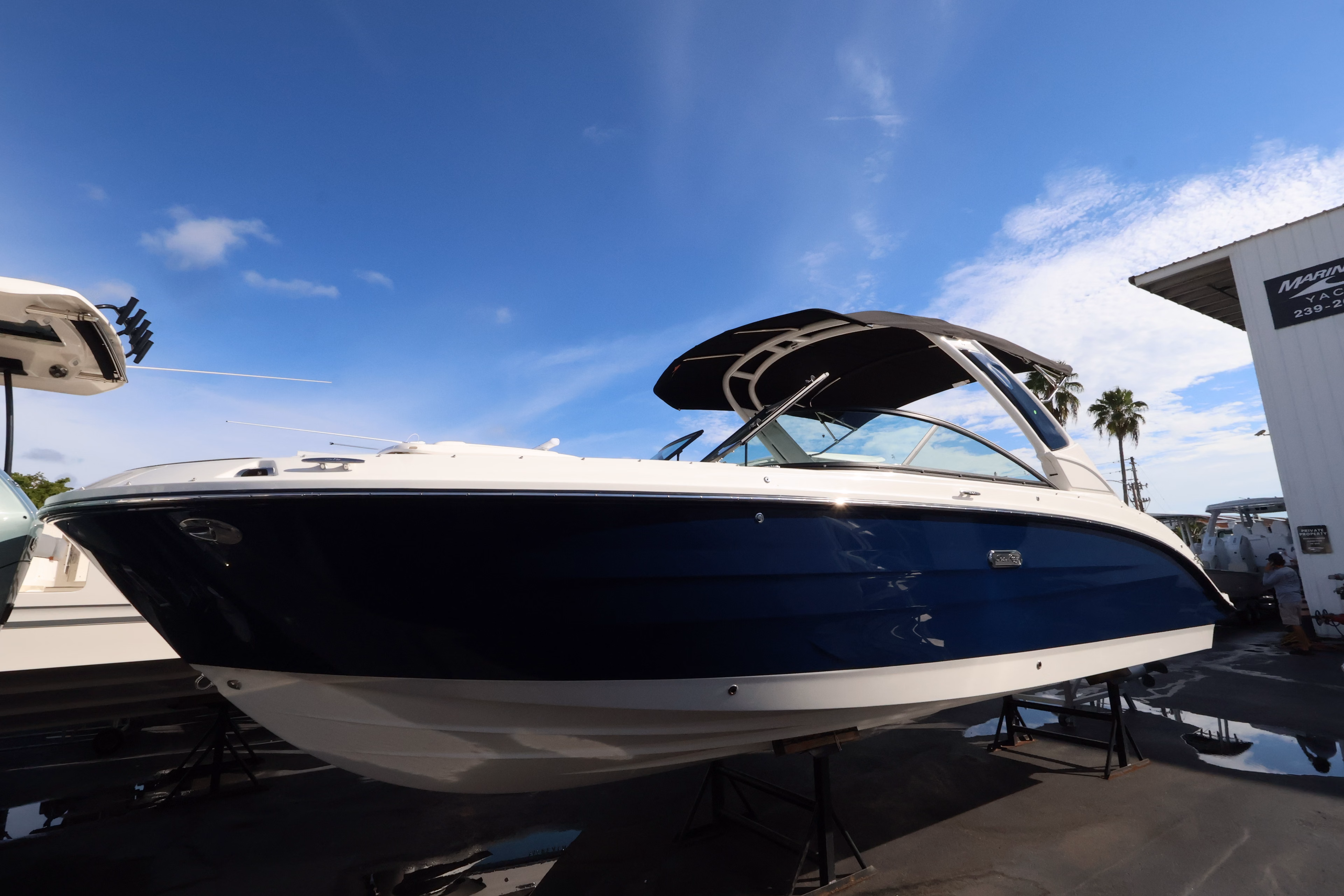 2027 Sea Ray SDX 270 Outboard