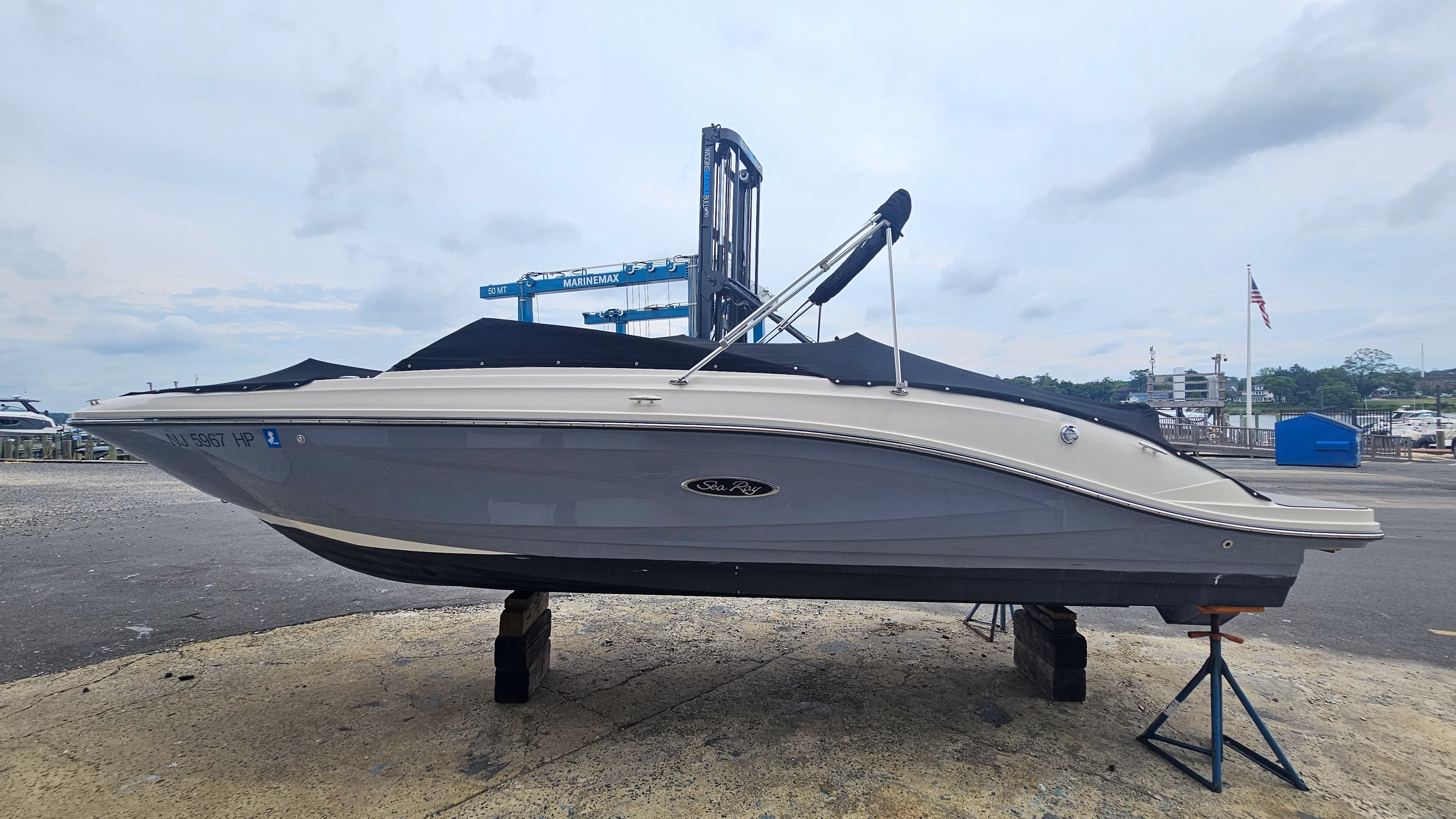 2021 Sea Ray SPX 230 