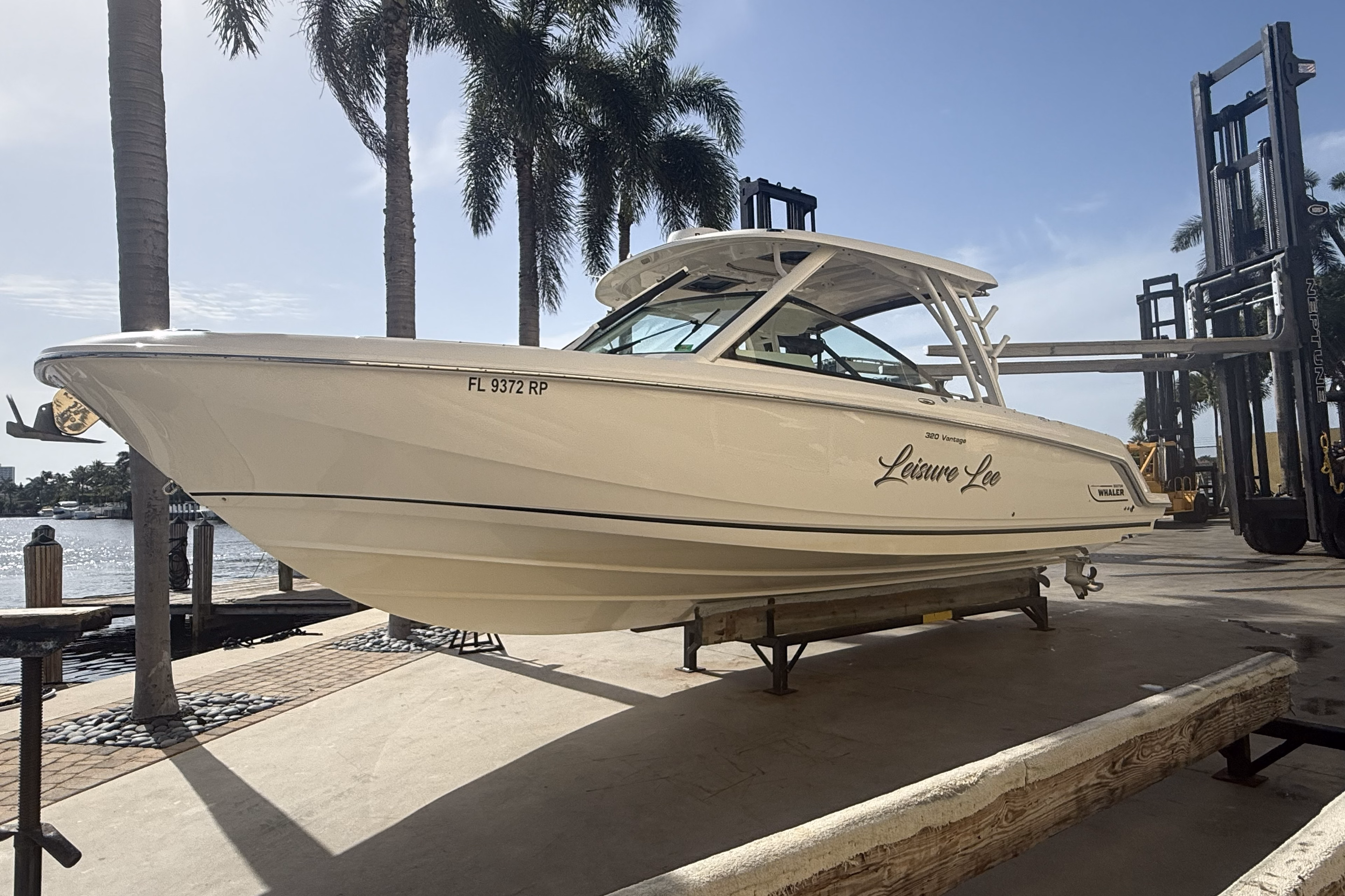 2018 Boston Whaler 320 Vantage