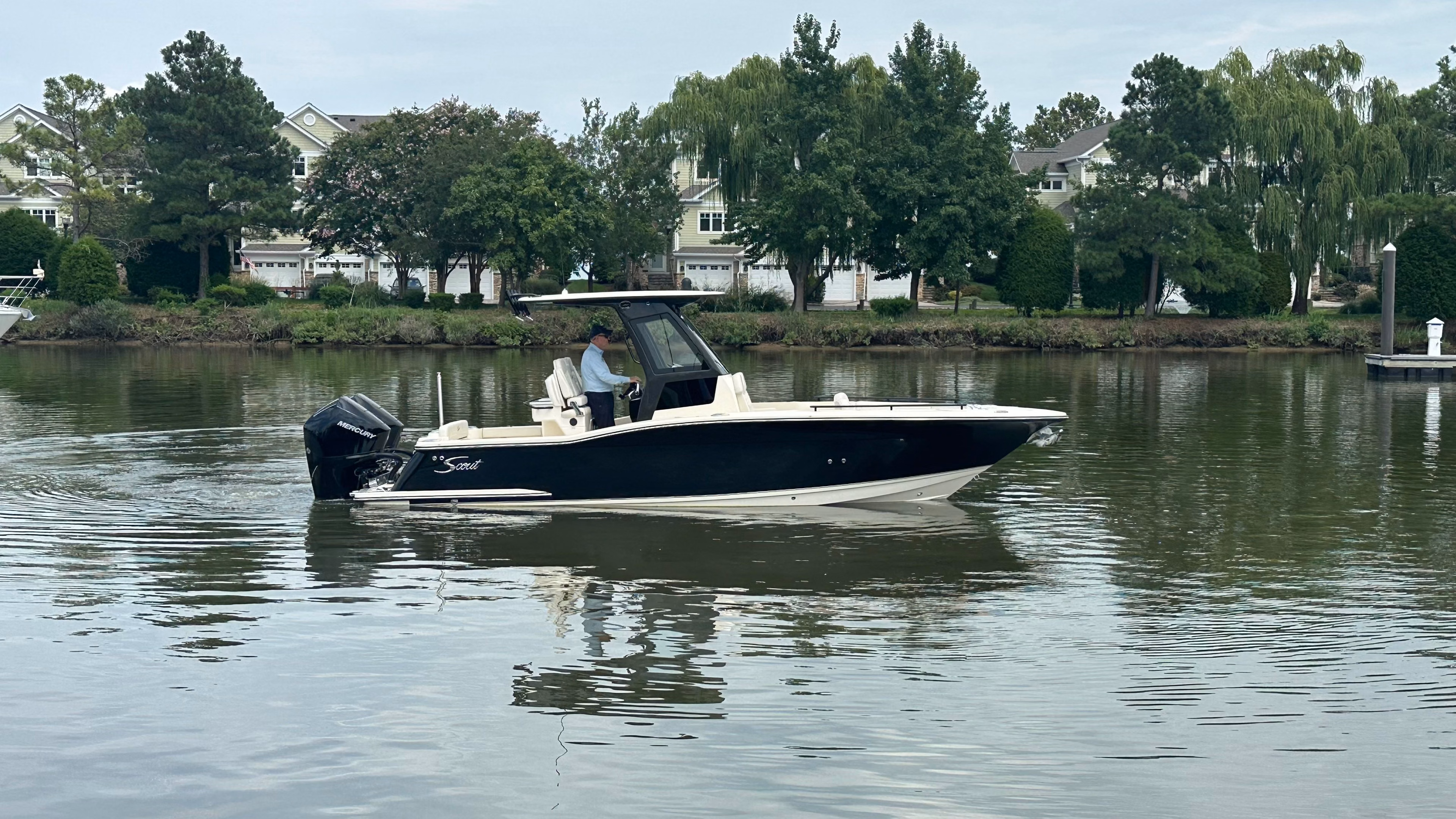 2027 Scout Boats 260 LXF