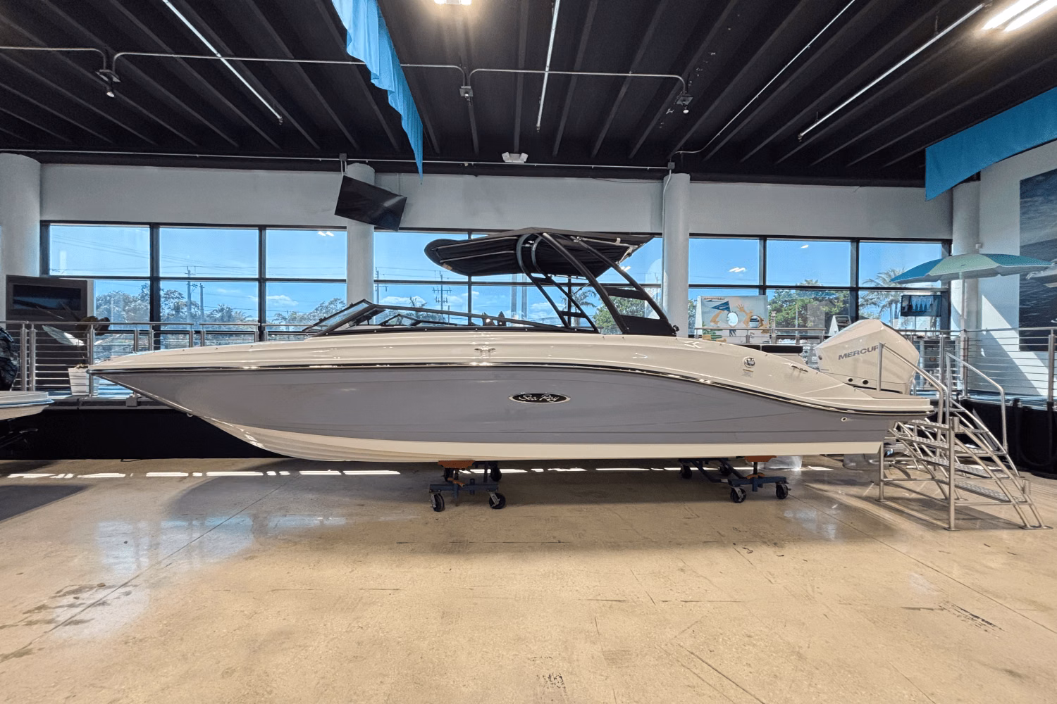 2025 Sea Ray SPX 230 Outboard