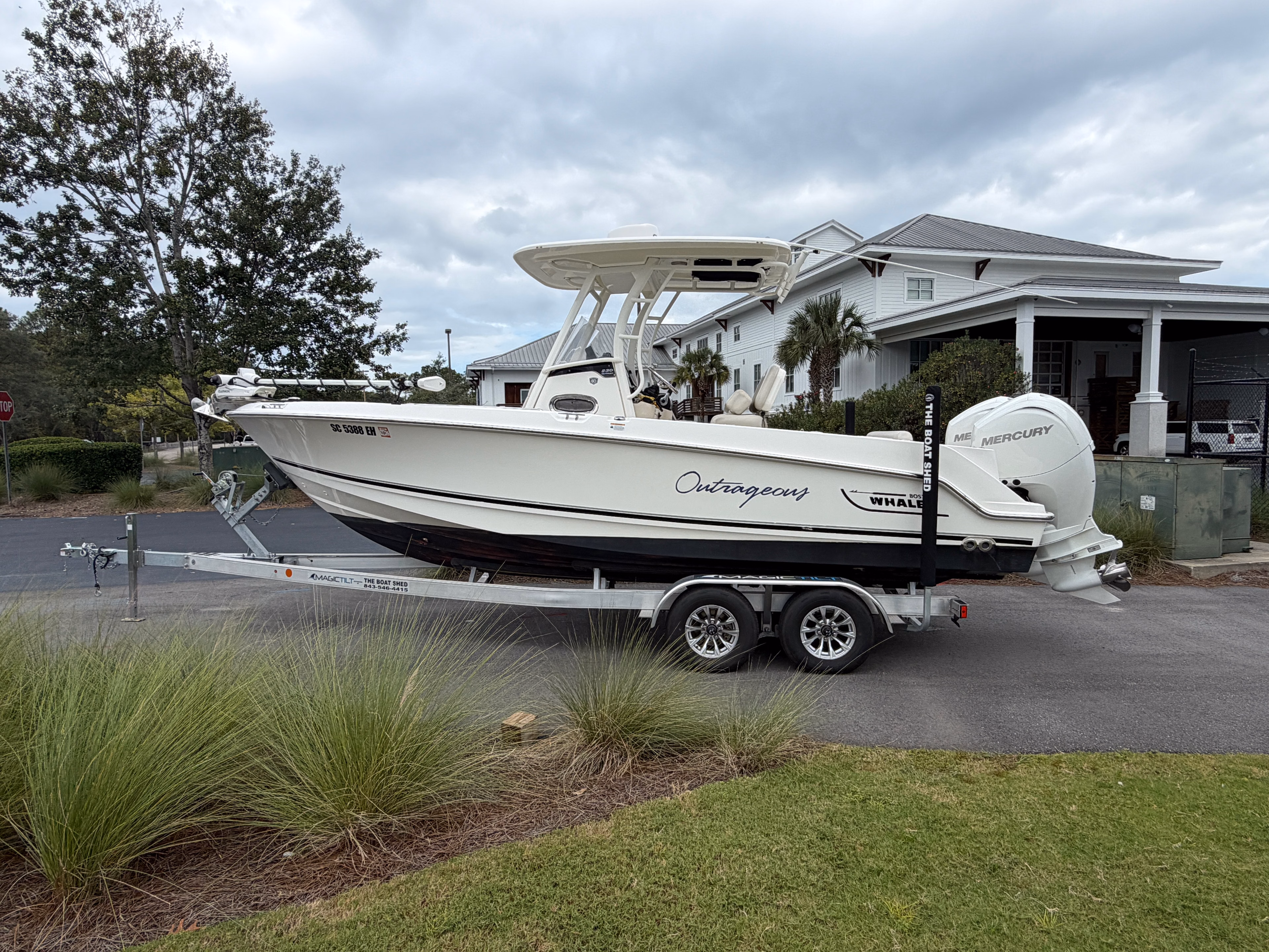 2018 Boston Whaler 230 Outrage 