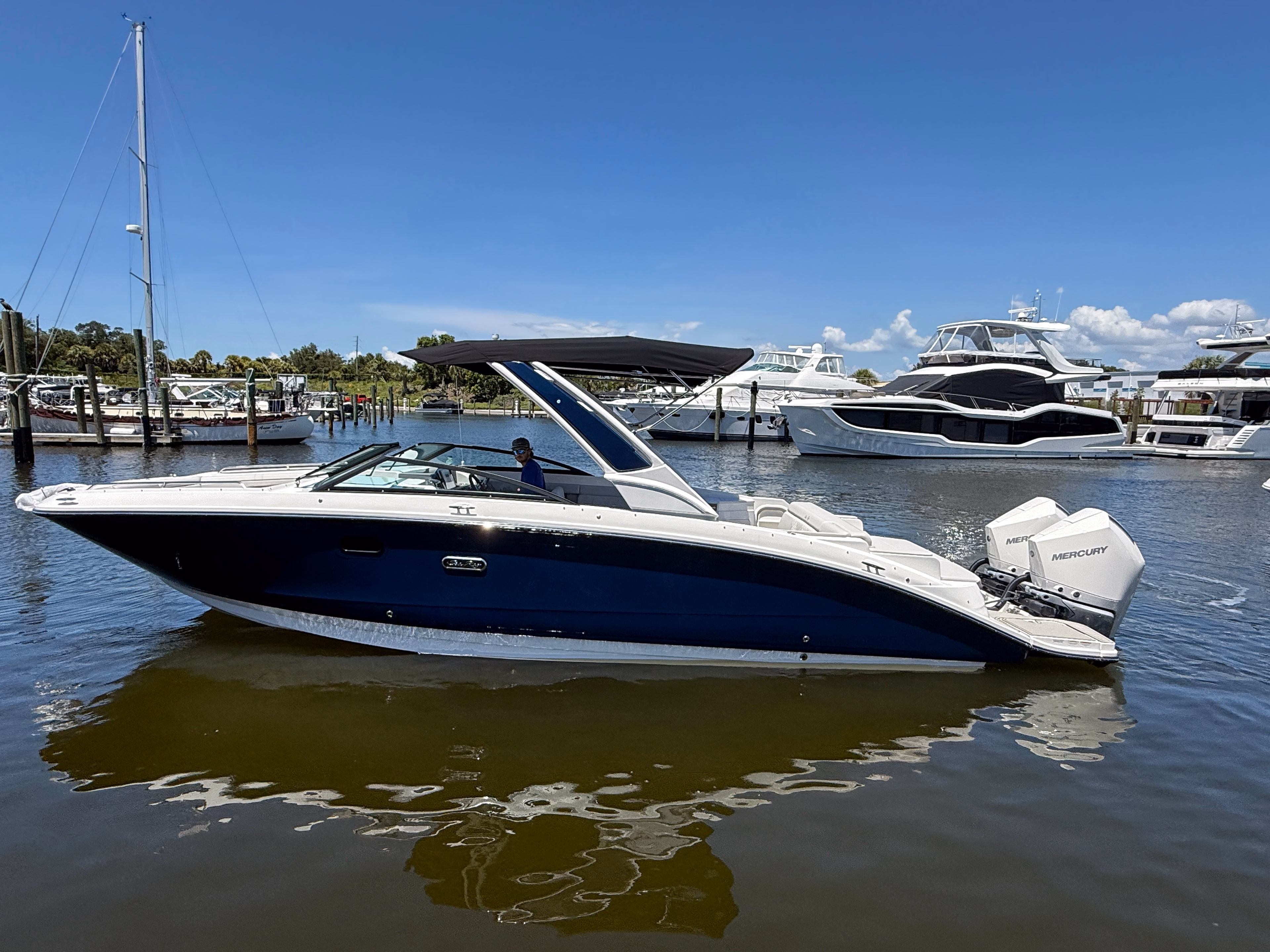 2026 Sea Ray SDX 290 Outboard 