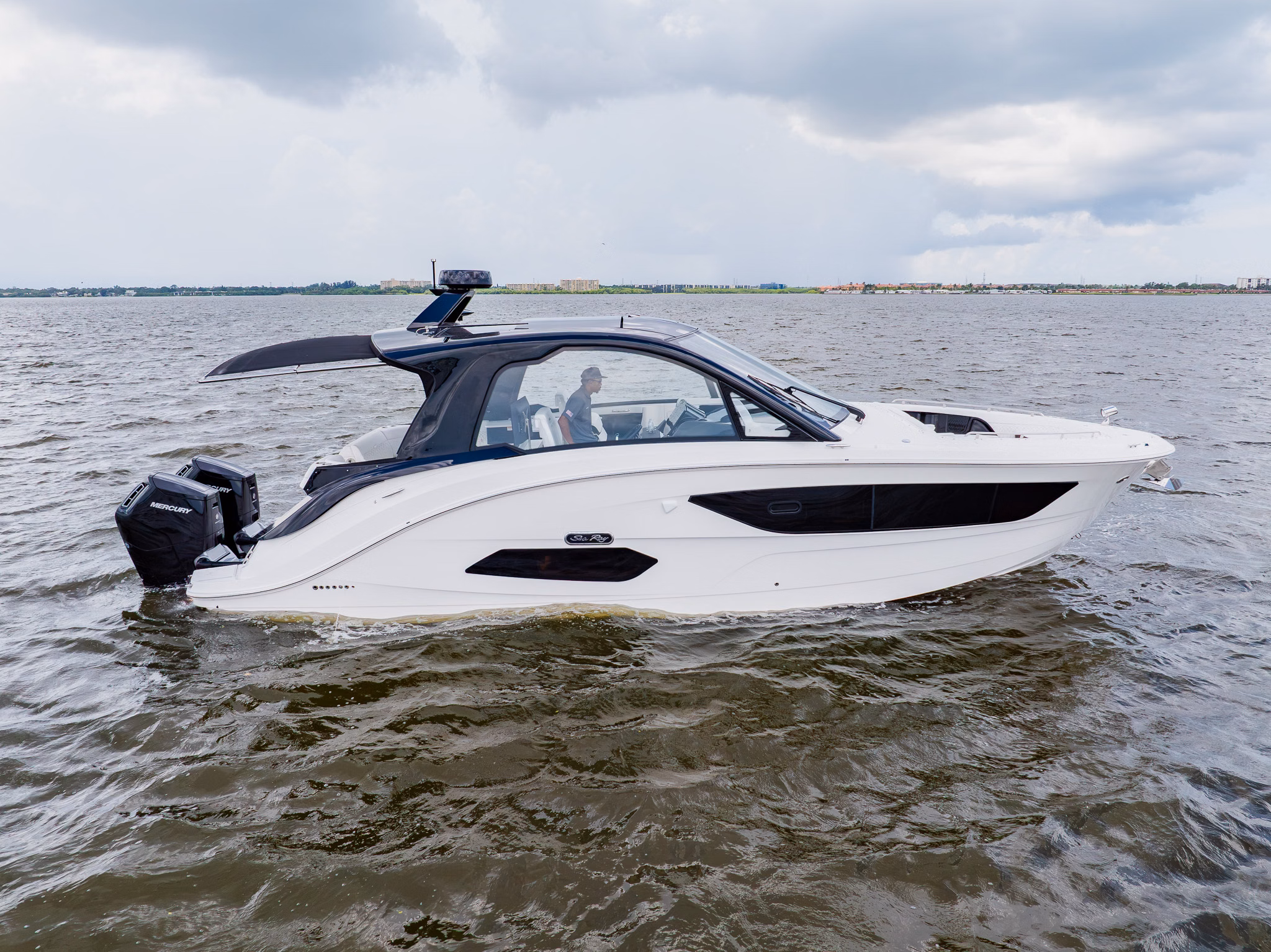 2026 Sea Ray Sundancer 370 Outboard