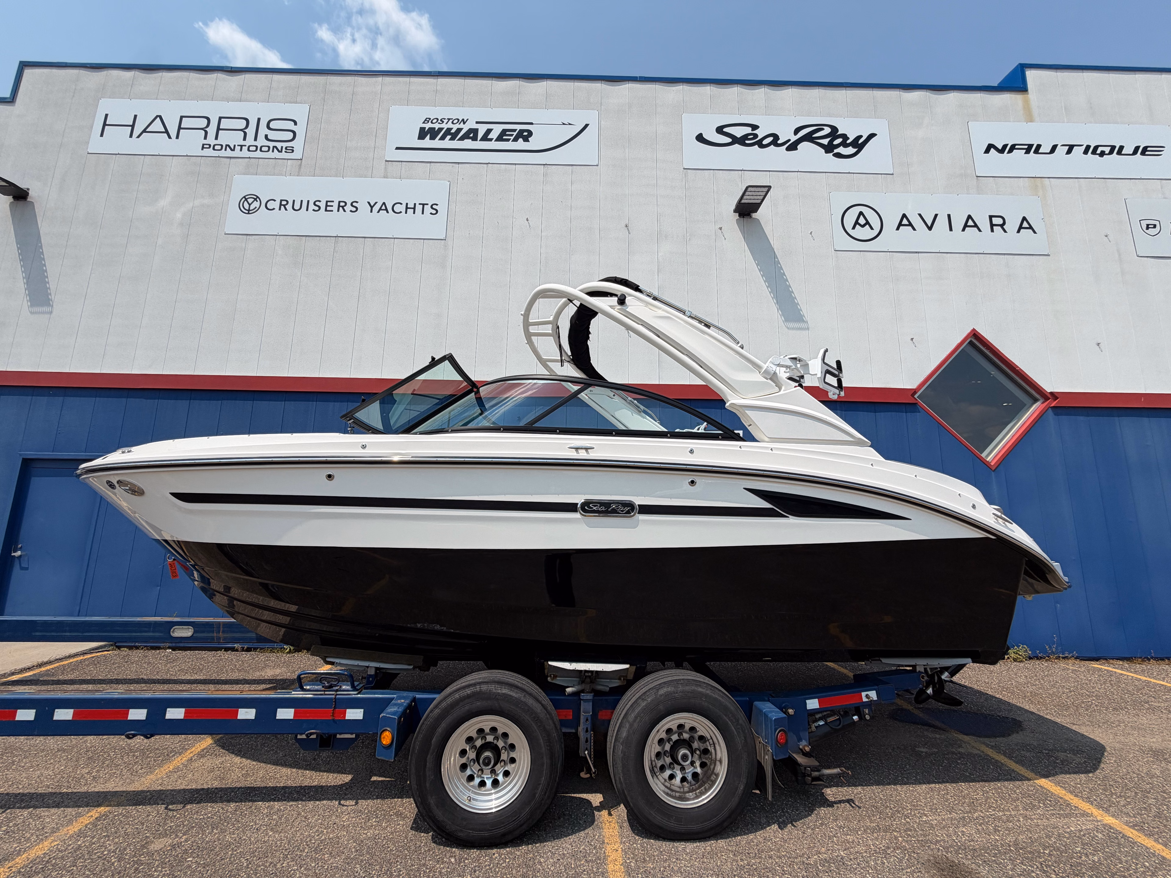 2026 Sea Ray SDX 230 Surf