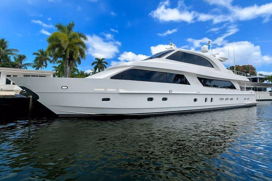 2014 Hargrave 94 Sky Lounge 