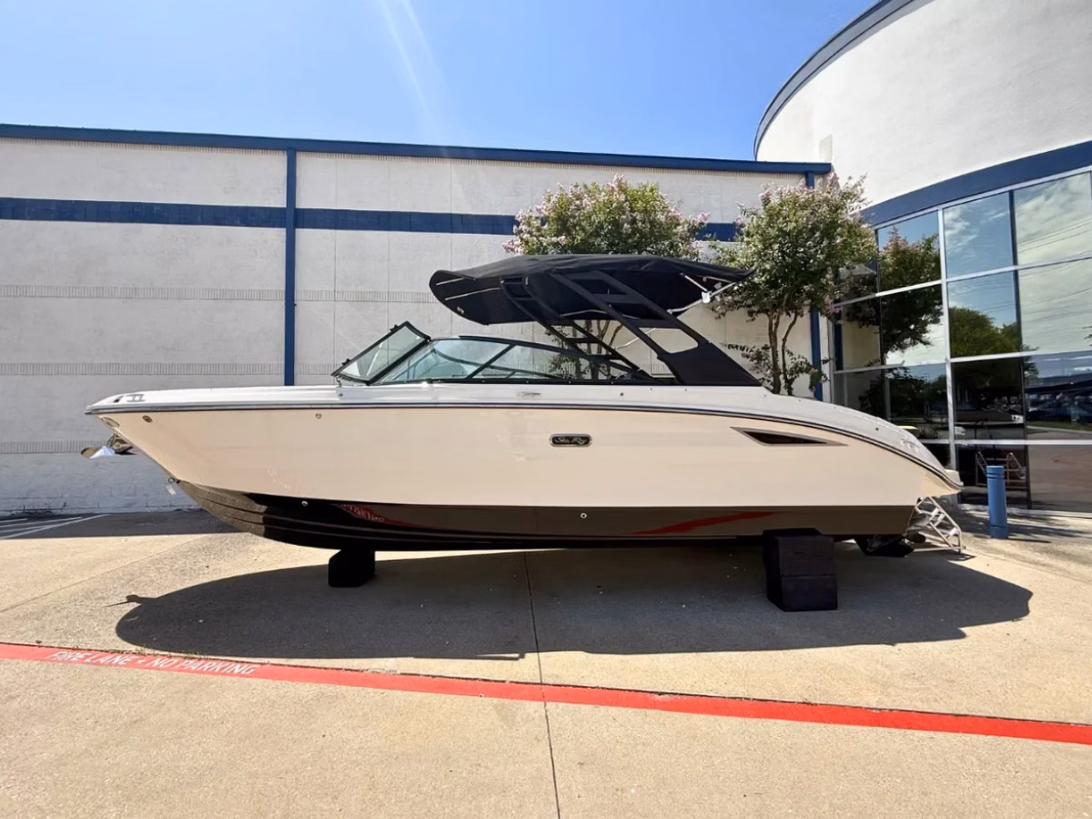 2026 Sea Ray SDX 270 