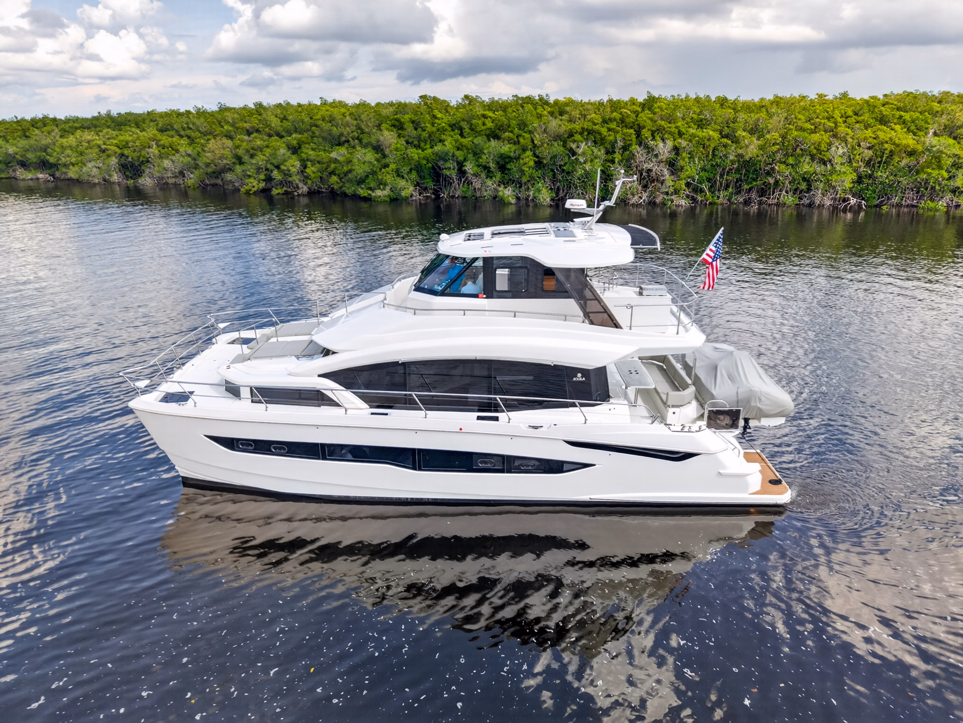 2025 Aquila 54 Yacht