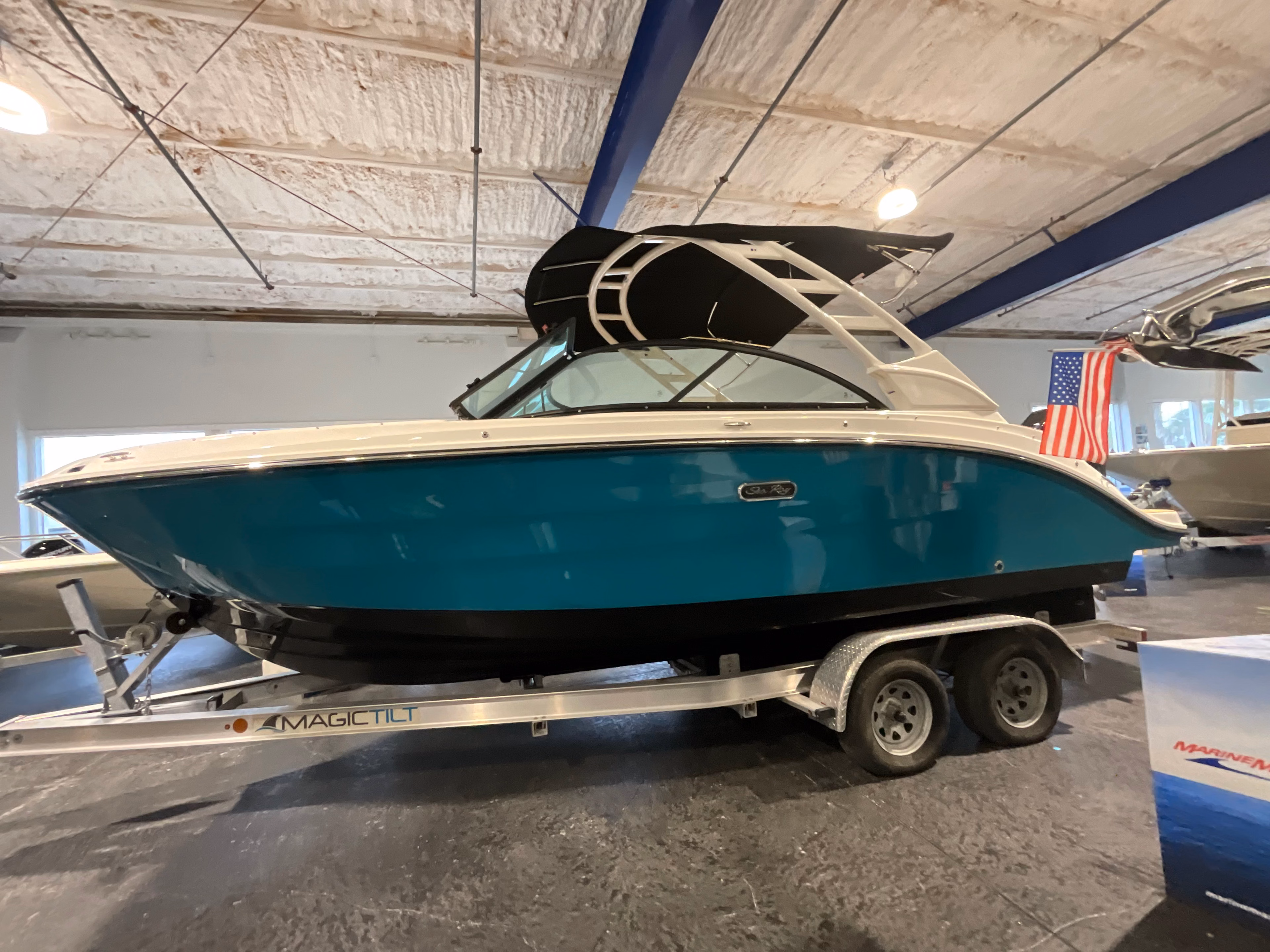 2027 Sea Ray SDX 230 Outboard