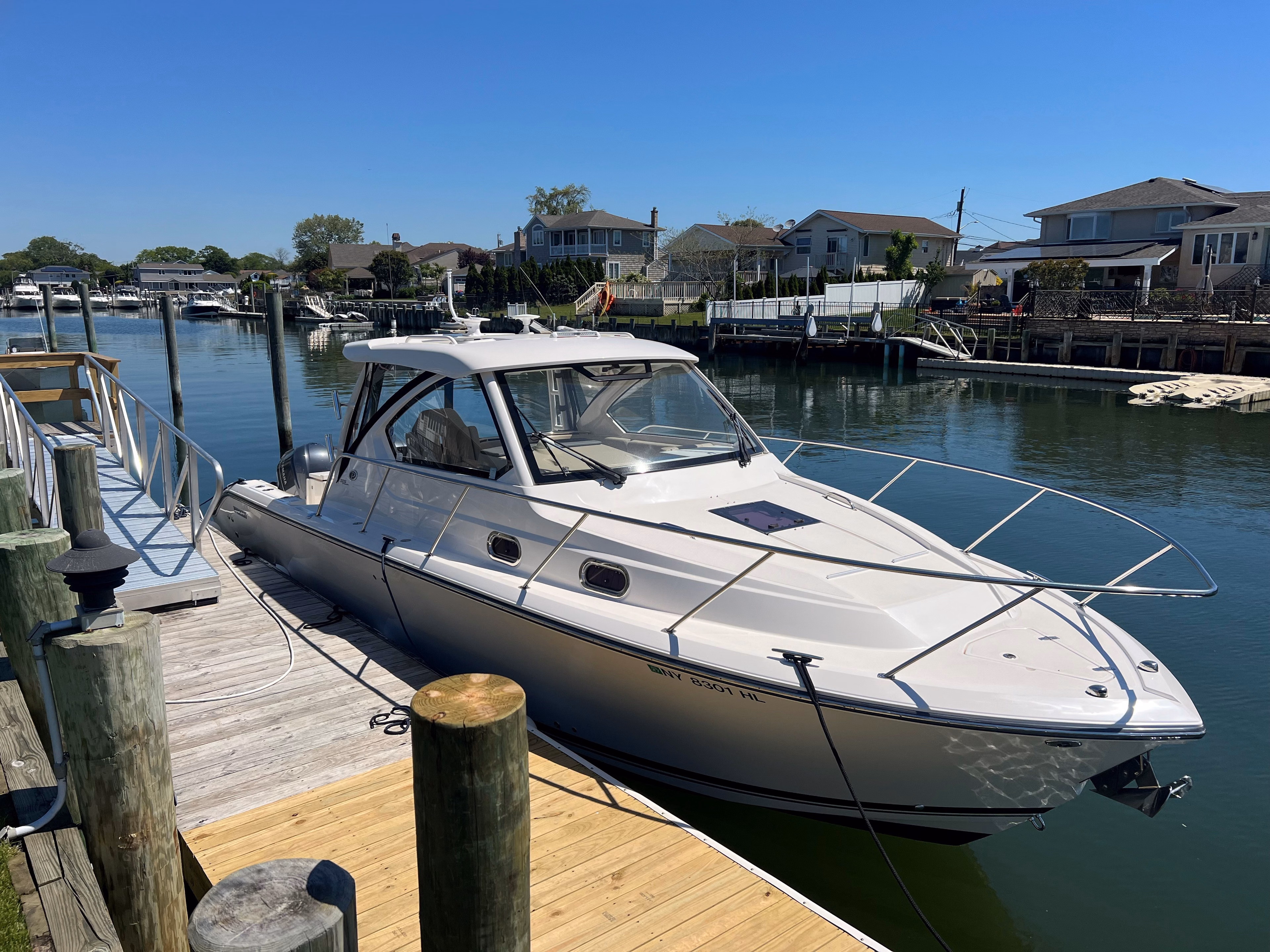 2015 Pursuit OS 325