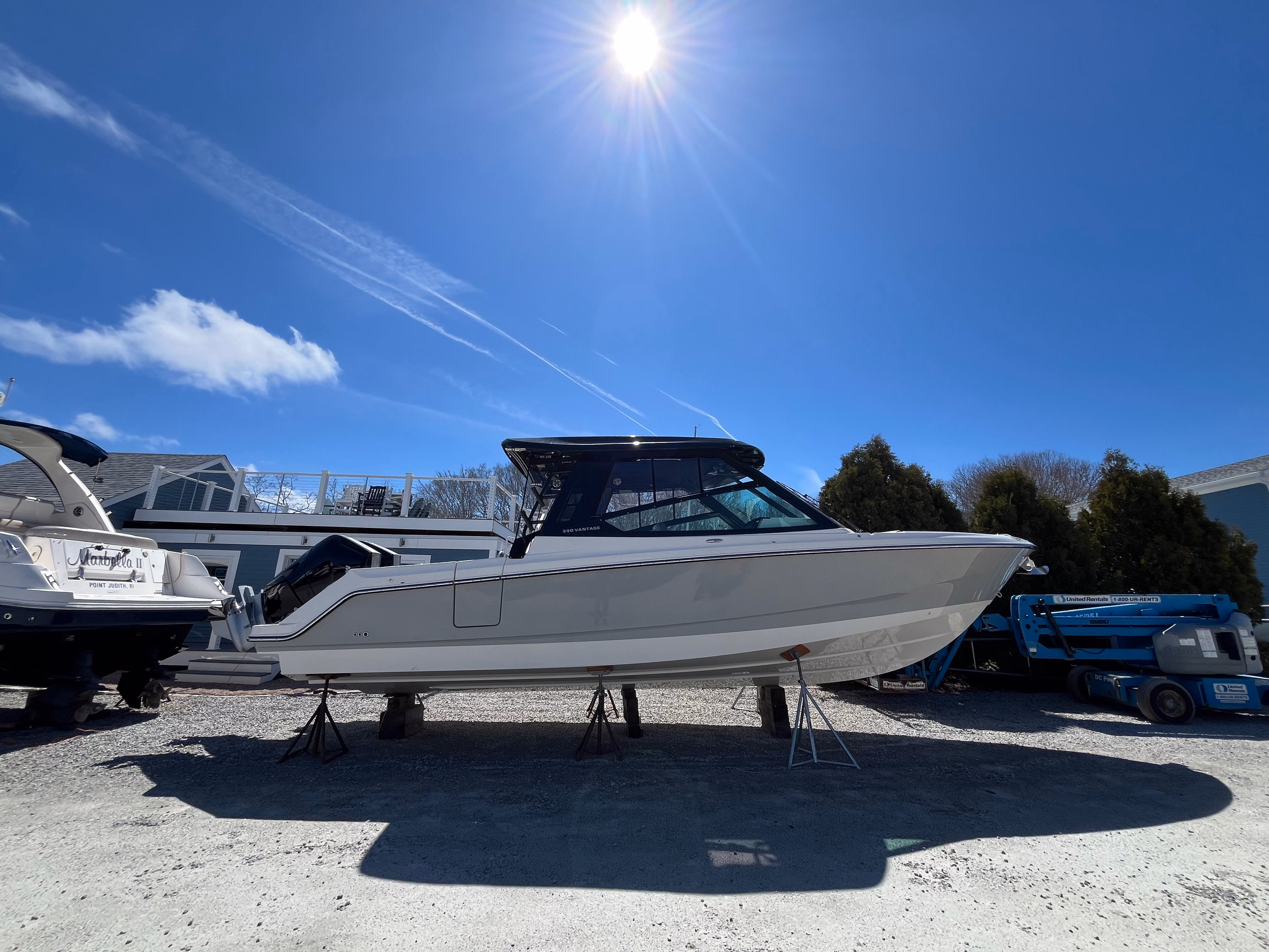 2026 Boston Whaler 330 Vantage