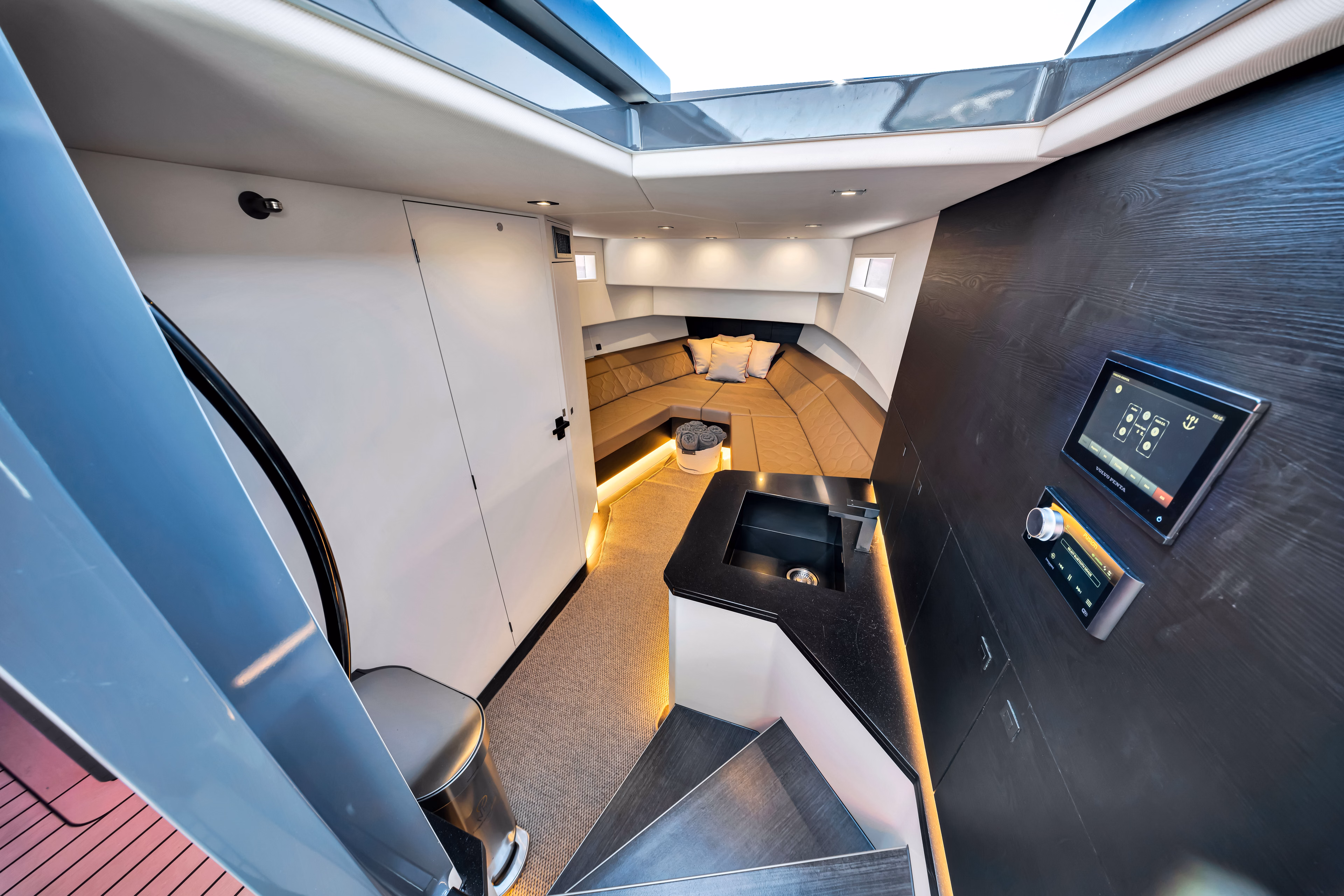 2021 Vanquish Yachts VQ45 