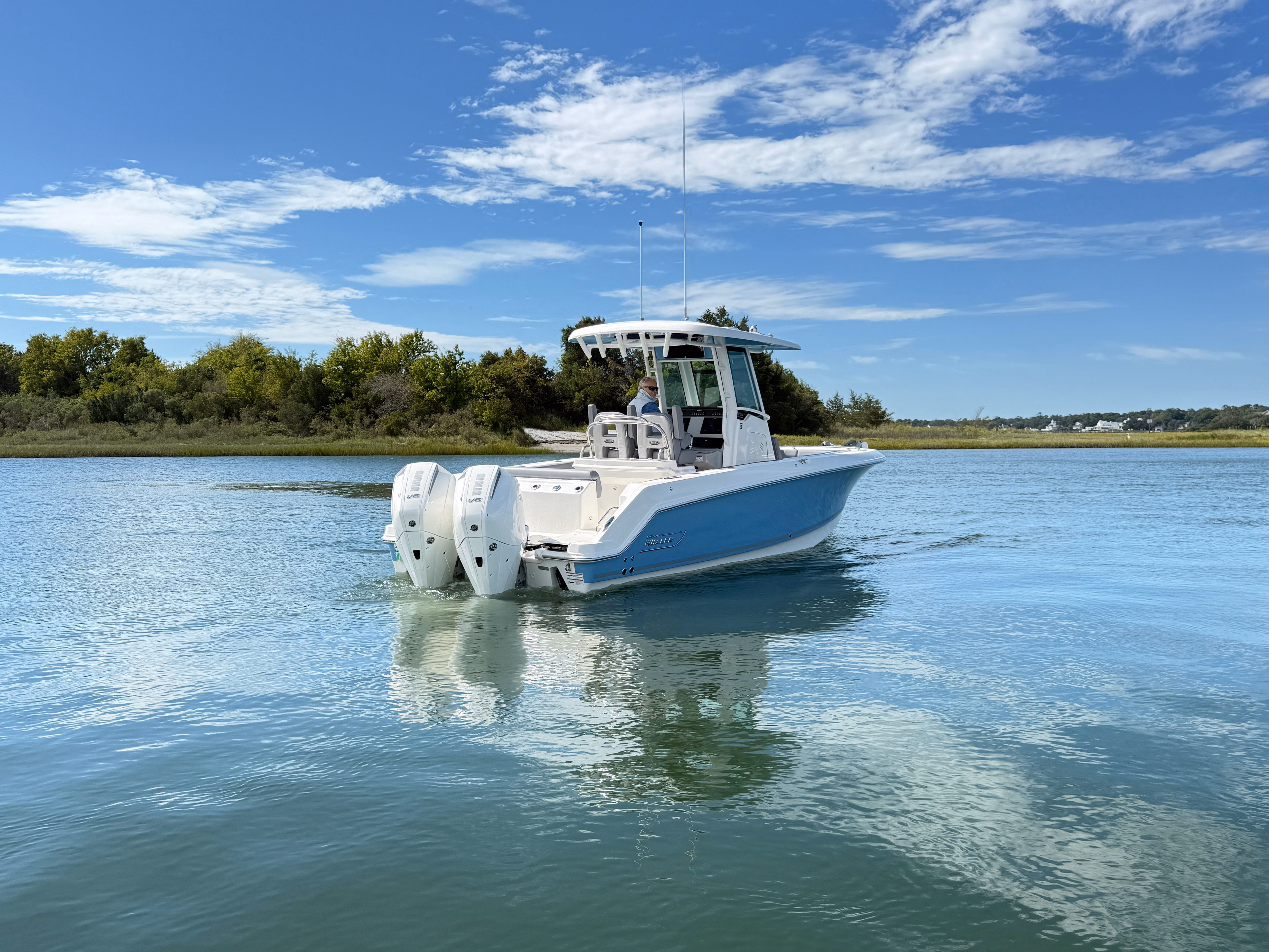 2027 Boston Whaler 250 Outrage 