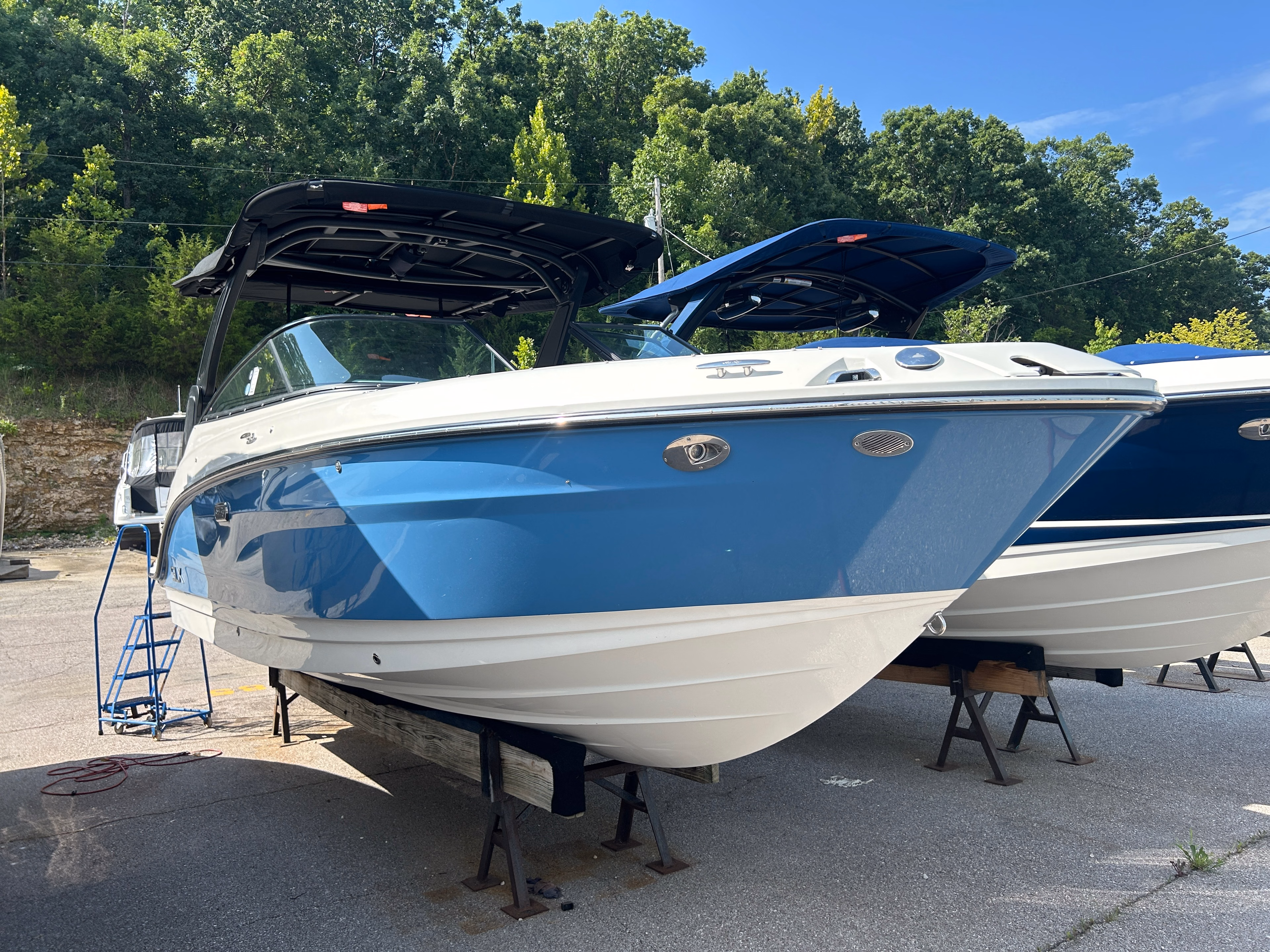 2026 Sea Ray SLX 260 Outboard 