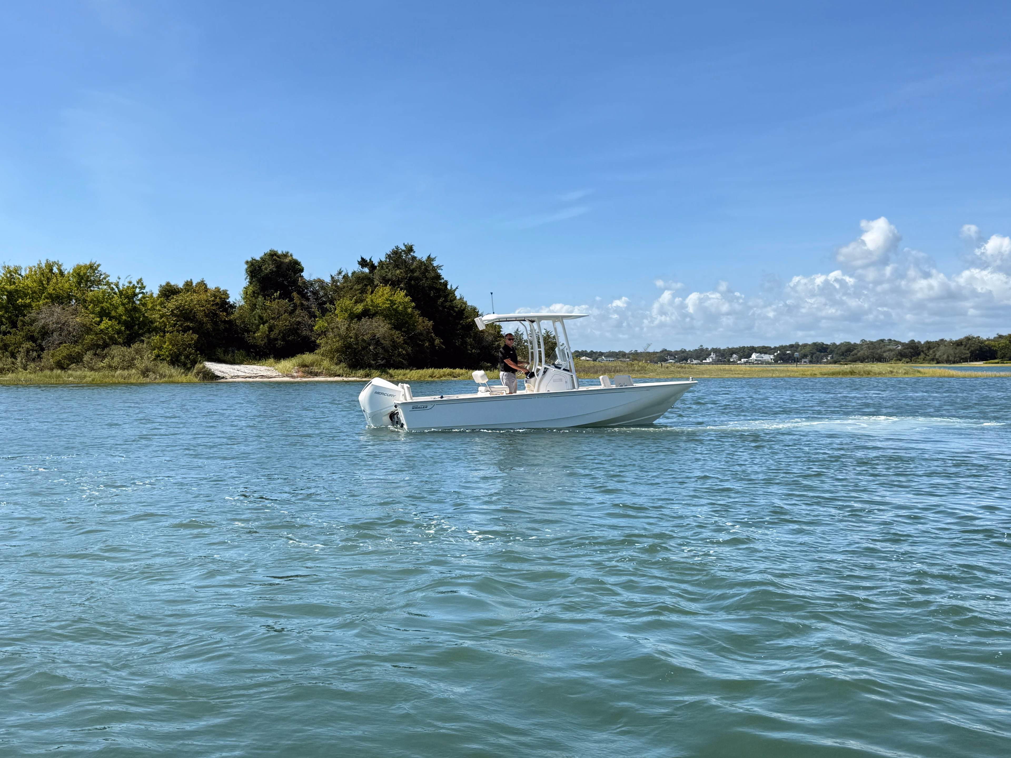 2027 Boston Whaler 210 Montauk